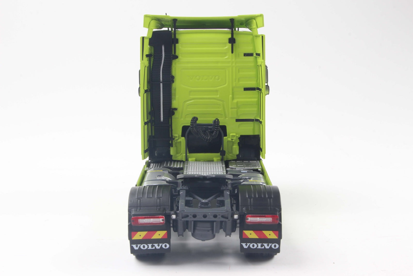 Solido 1:24 Diecast - 2023 Volvo Trucks FH Gobetrotter XL Neon Green - S2400107