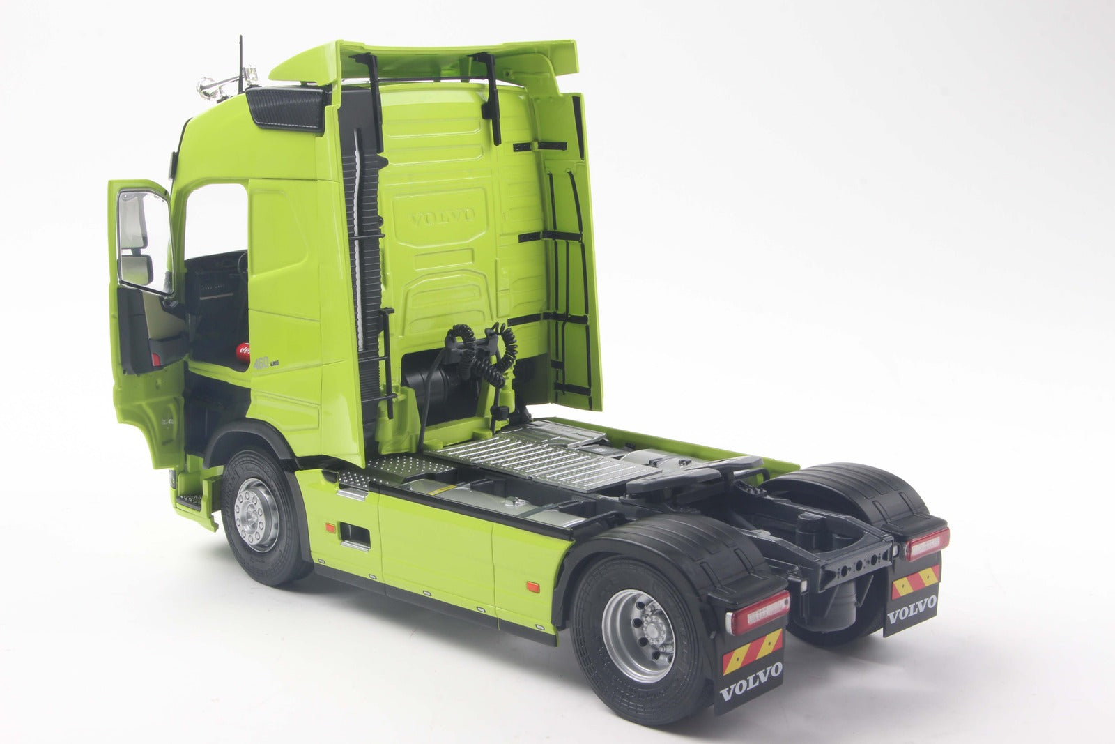 Solido 1:24 Diecast - 2023 Volvo Trucks FH Gobetrotter XL Neon Green - S2400107
