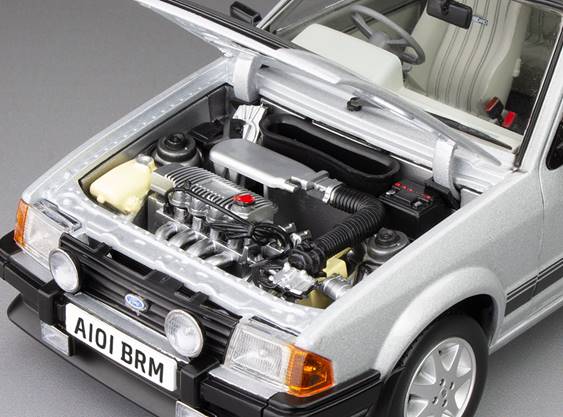 SUNSTAR 1:18 Scale - 1981 Ford Escort Mk3 RS1600i, Strato Silver - RHD UK EXCLUSIVE - 360 Pieces