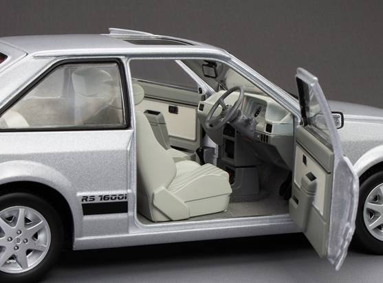 SUNSTAR 1:18 Scale - 1981 Ford Escort Mk3 RS1600i, Strato Silver - RHD UK EXCLUSIVE - 360 Pieces