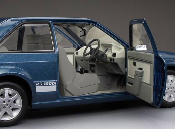 SUNSTAR 1:18 Scale - 1981 Ford Escort Mk3 RS1600i, Caspian Blue - RHD UK EXCLUSIVE - 360 Pieces