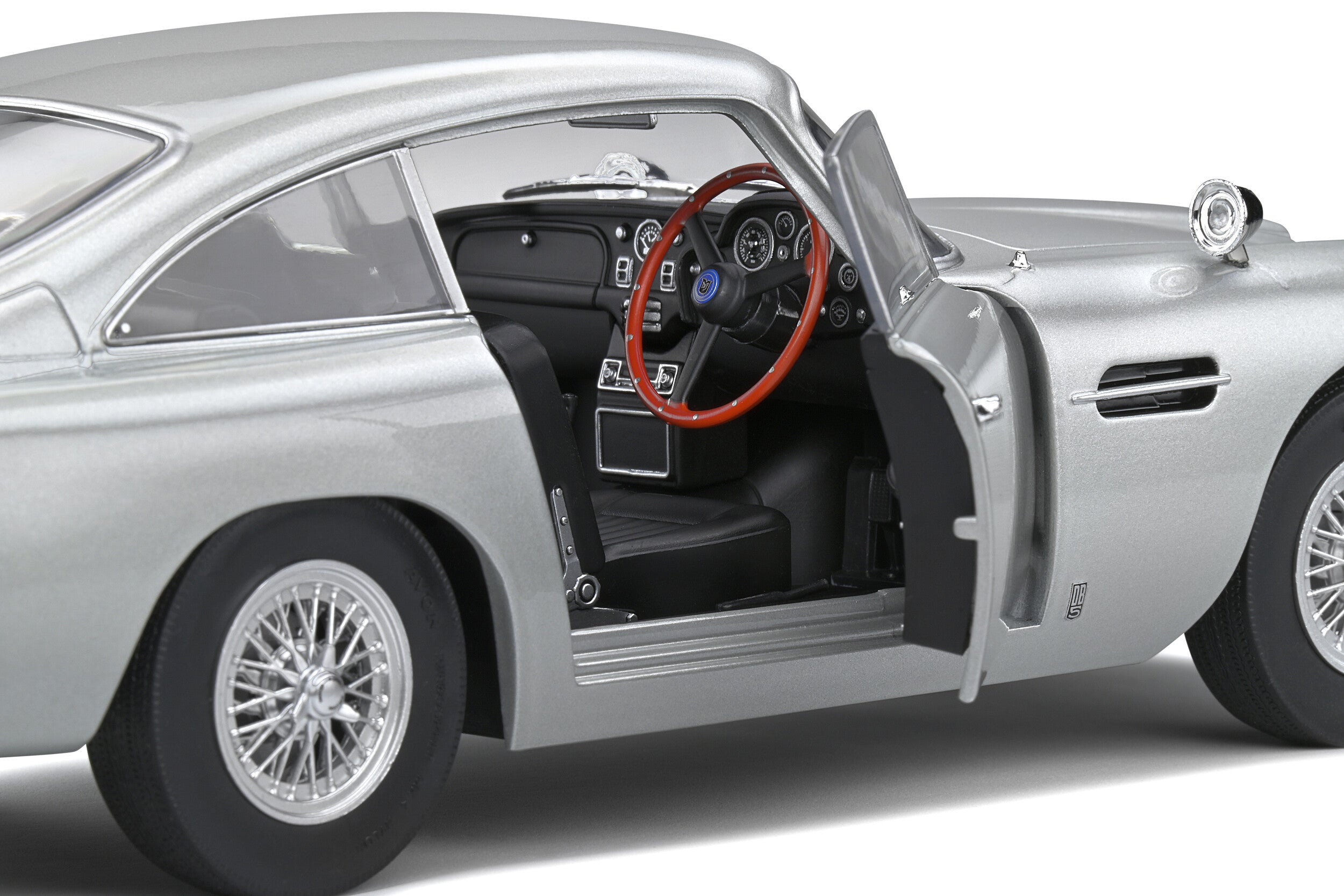 SOLIDO 1:18 ASTON MARTIN DB5 model road car Silver birch 1964 Bond 007 - 1807101
