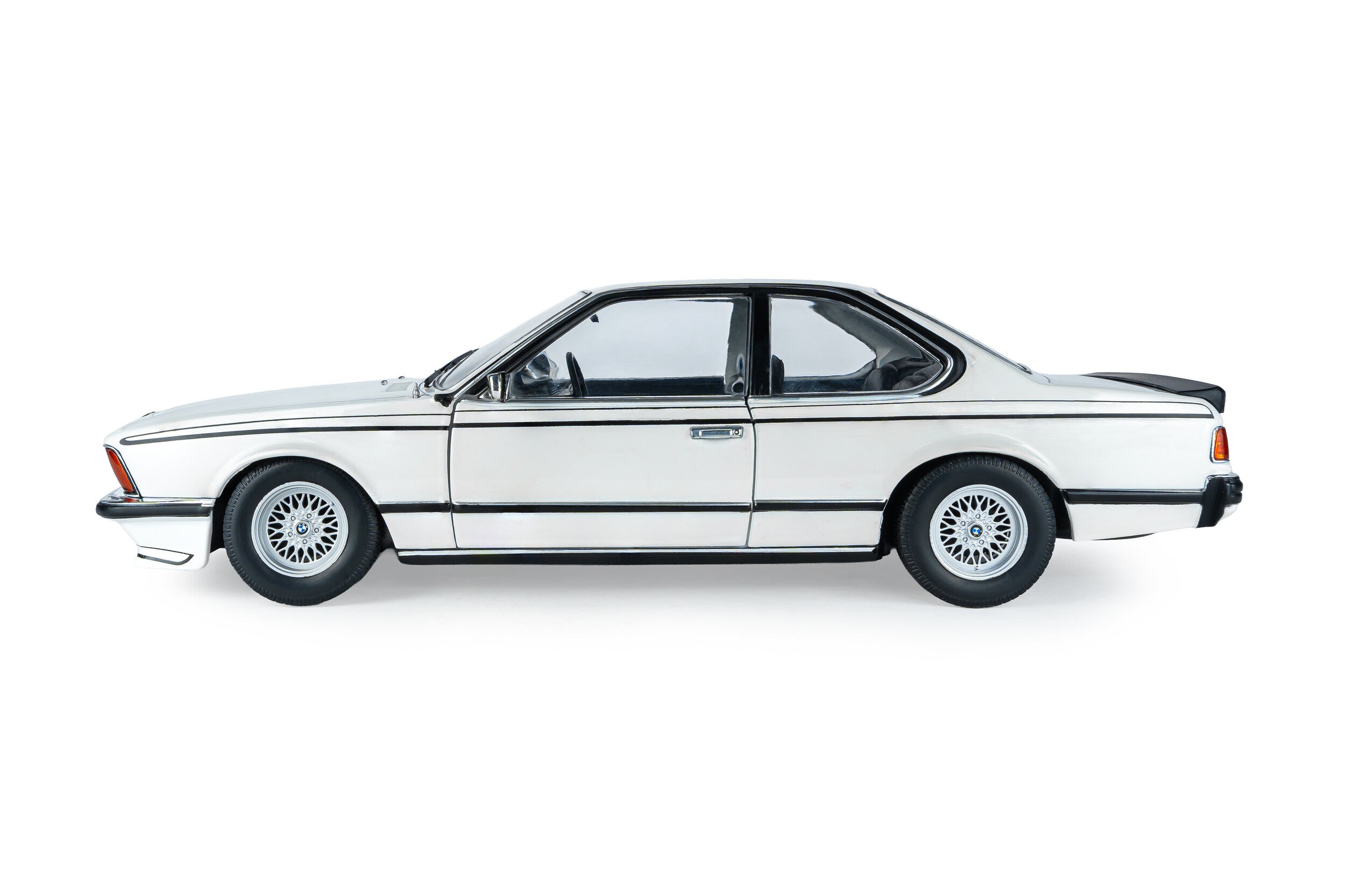 SOLIDO 1:18 Scale Diecast - 1984 BMW 635 CSi, White - S1810304