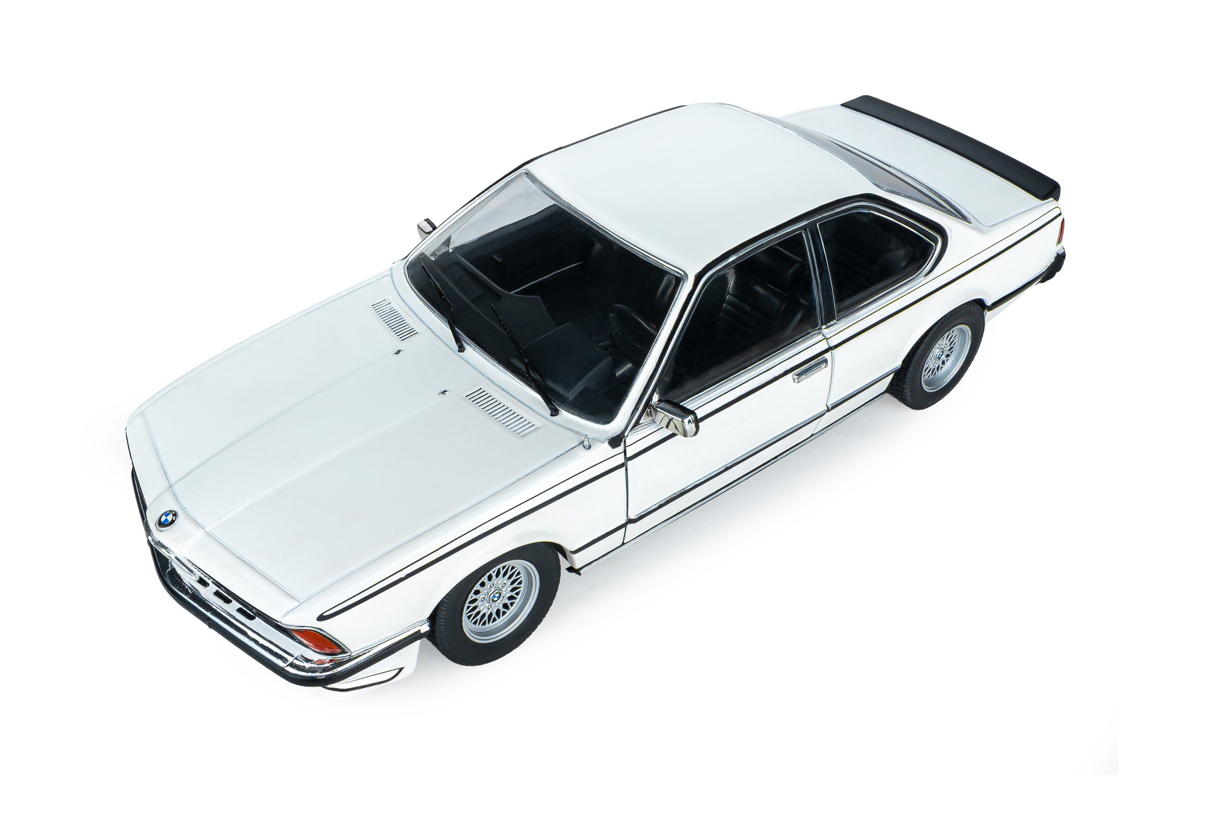 SOLIDO 1:18 Scale Diecast - 1984 BMW 635 CSi, White - S1810304