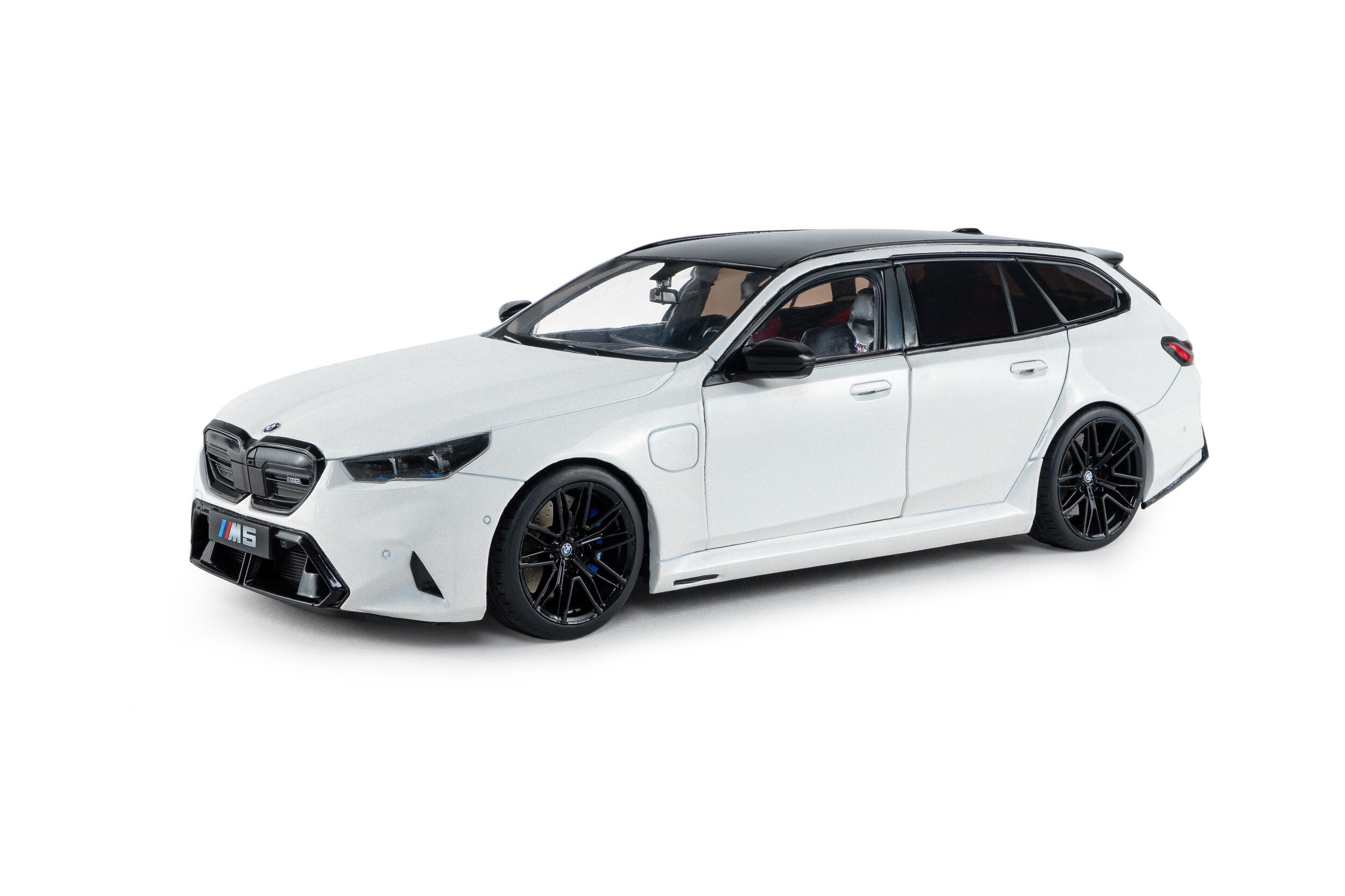 SOLIDO 1:18 Scale - 2025 BMW M5 Touring, Solid White - S1814802