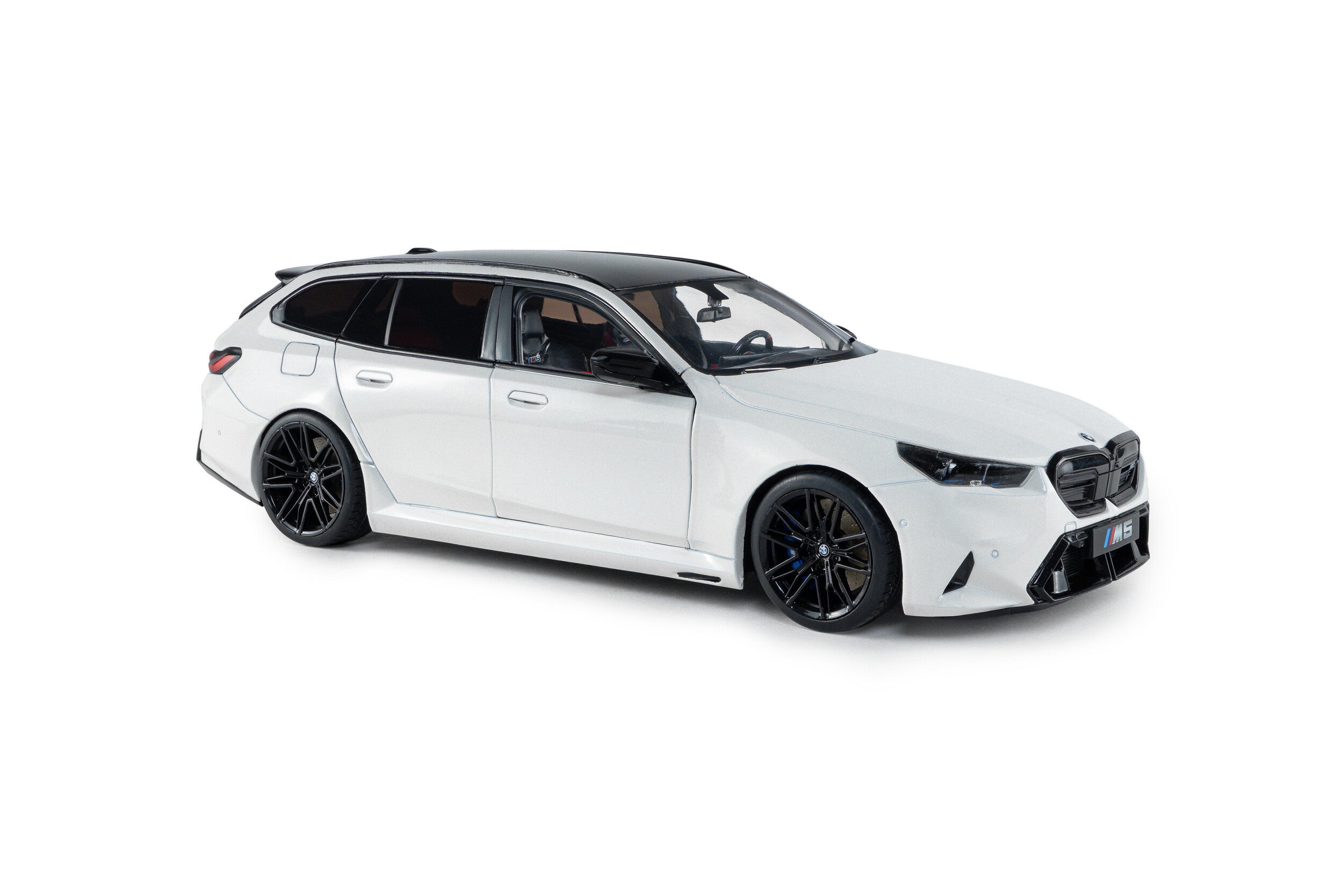 SOLIDO 1:18 Scale - 2025 BMW M5 Touring, Solid White - S1814802