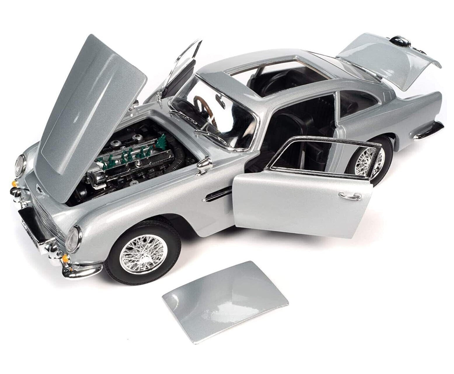 AUTO WORLD 1:18 ASTON MARTIN DB5 model road car Silver birch Bond 007 AWSS131