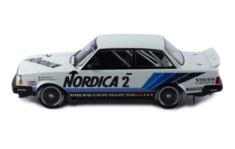 IXO 1:18 Diecast Model Car Volvo 240 Turbo #2 ETCC Brunn 1986 Granberg/Lindstrom
