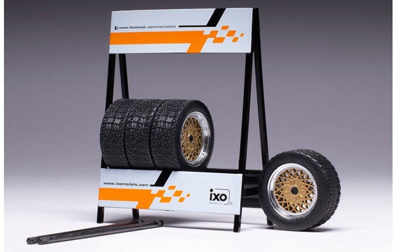 IXO 1:18 Scale Lada VFTS Type 2, 14 INCH, Chrome/Gold, Set of 4 Wheels with Tyres, Axles and Stand - IXO18SET024W