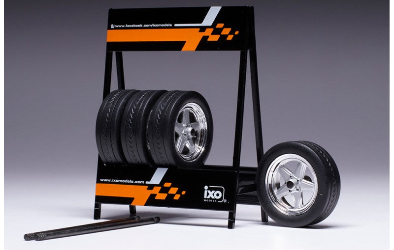 IXO 1:18 Scale Penta, Silver/Chrome, Set of 4 Wheels with Tyres, Axles and Stand - IXO18SET025W