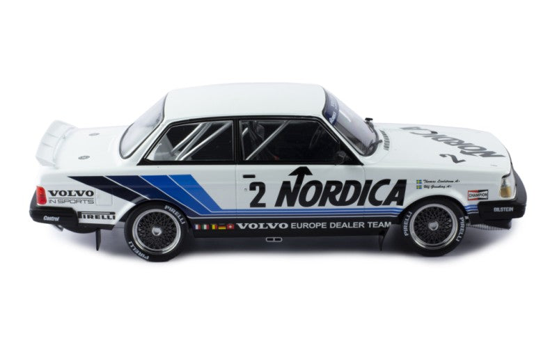 IXO 1:18 Diecast Model Car Volvo 240 Turbo #2 ETCC Brunn 1986 Granberg/Lindstrom