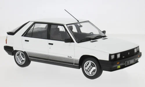 MCG 1:18 Diecast - 1985 Renault 11 GTL, White - MCG18589