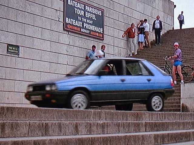 MCG 1:18 Diecast - 1985 Renault 11 GTL Taxi, James Bond 007 - A View to a Kill, Blue - MCG18833
