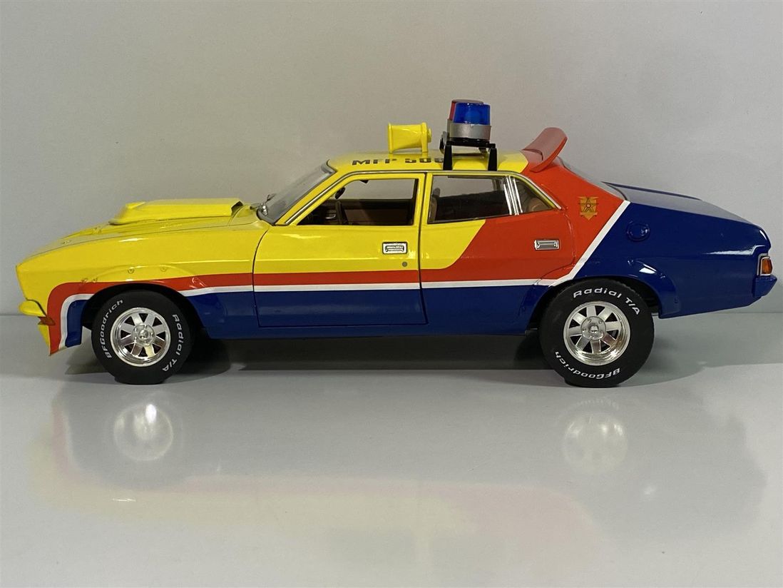 Greenlight Hollywood 1:18 Diecast - 1974 Ford Falcon XB Police, Mad Max Interceptor - 13574