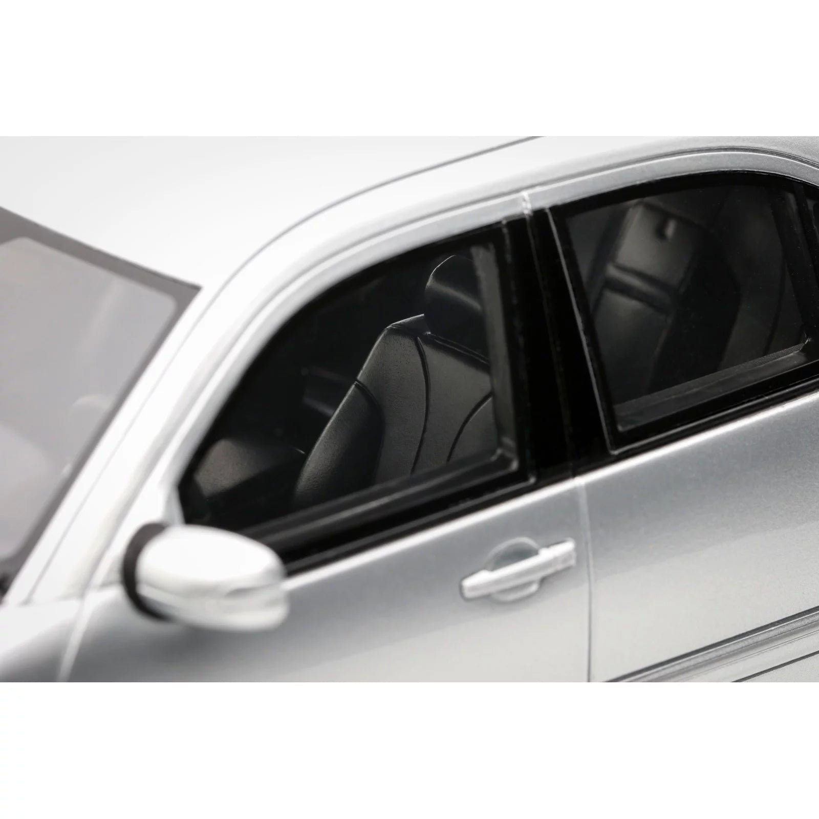 OTTO 1:18 Scale Resin - 2001 Mercedes-Benz E55 AMG W210 - Brilliant Silver 744 - OT459