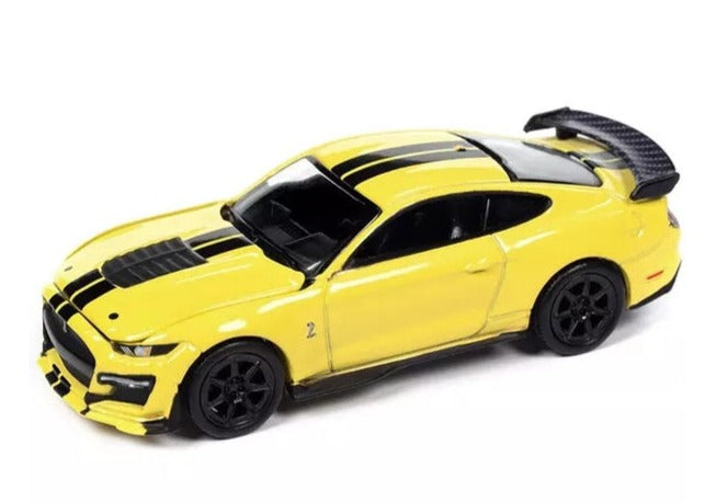 Auto World 1:64 2021 Ford Mustang Shelby GT500 Carbon Fiber Track Pack - Grabber Yellow