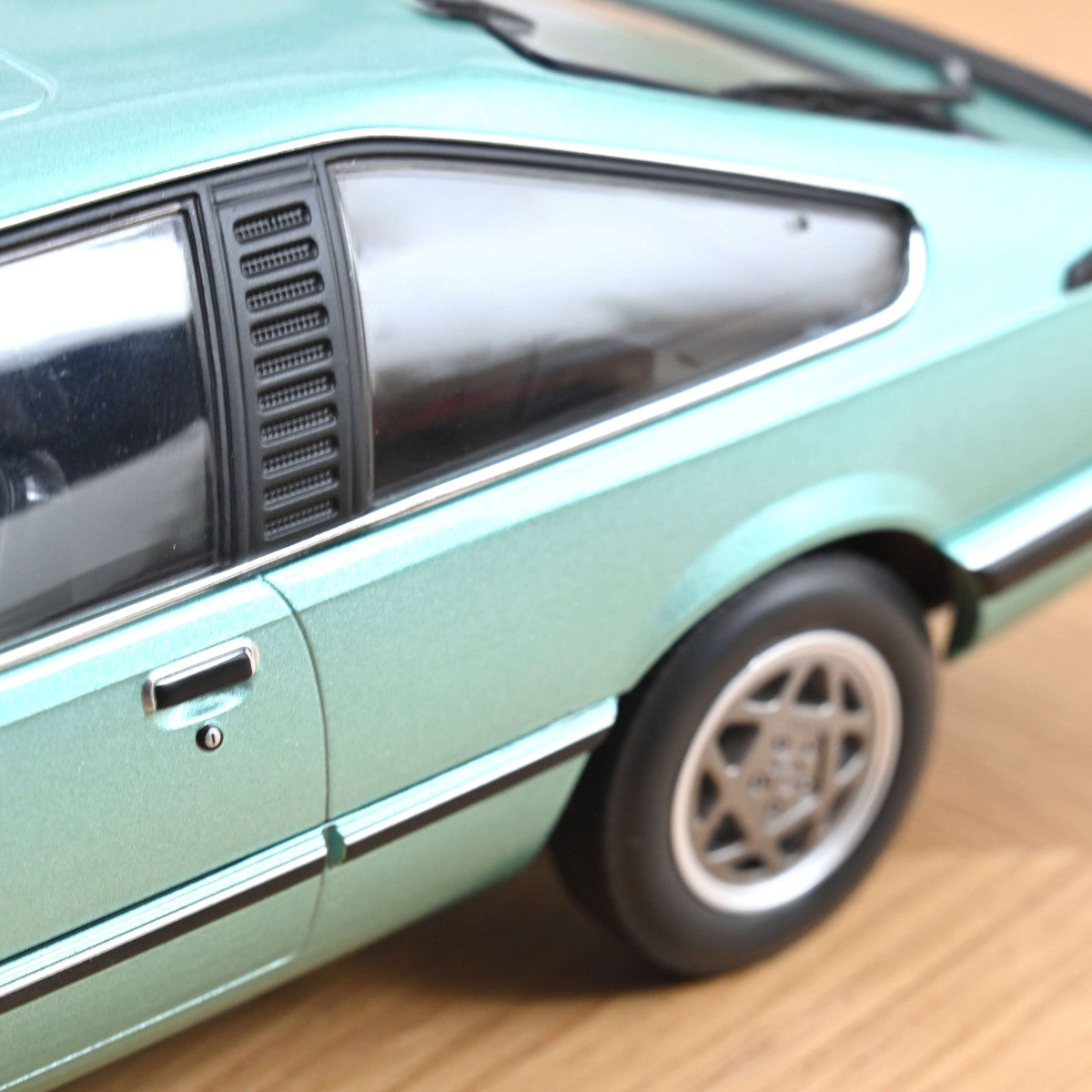 Norev 1:18 Scale Diecast - 1983 Opel Monza 2.5E - Beryll Green Metallic - 183643