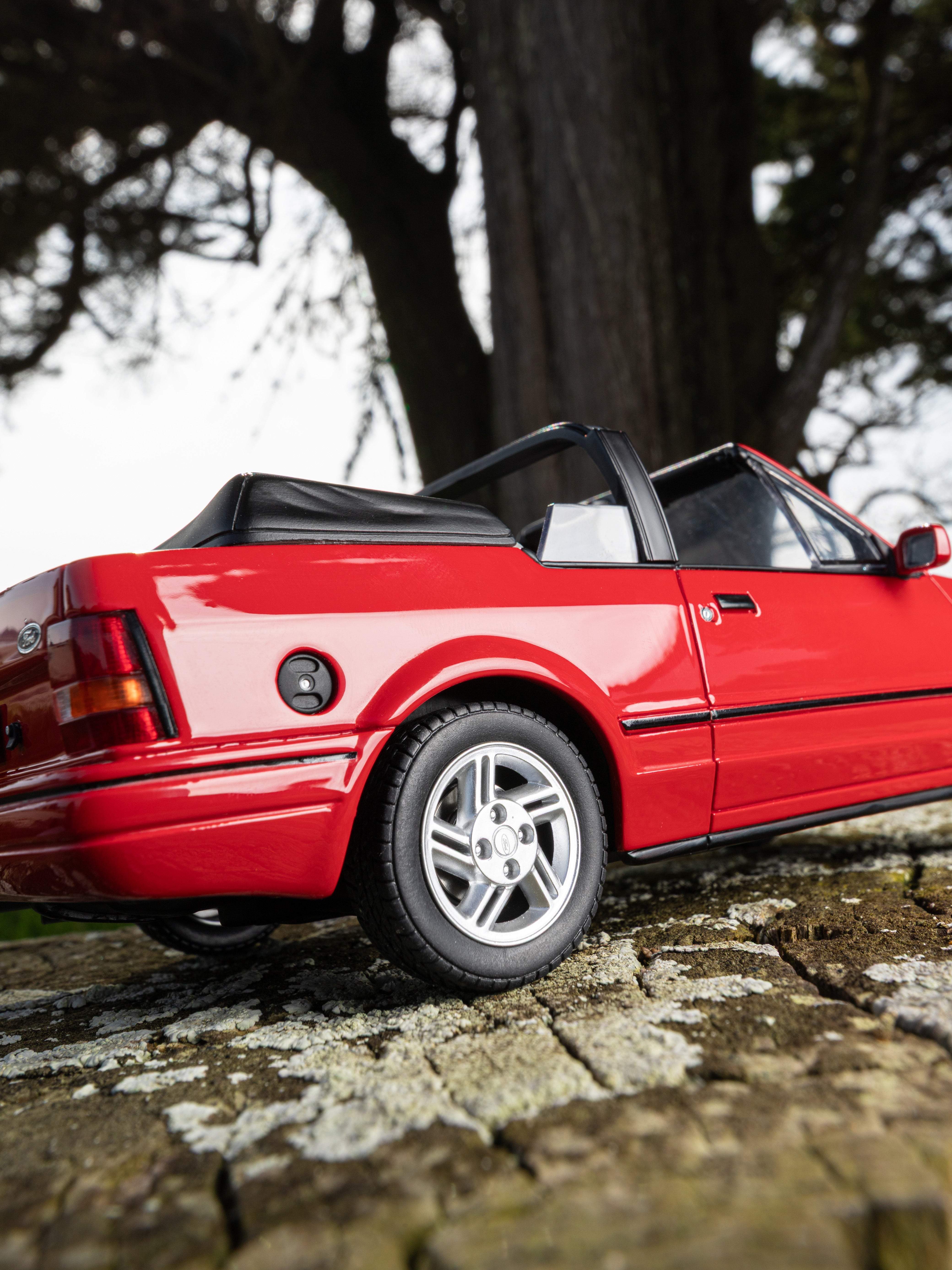 OTTO 1:18 Scale Resin - 1986 Ford Escort XR3i Mk4 Convertible, Flamenco Red - OT1254