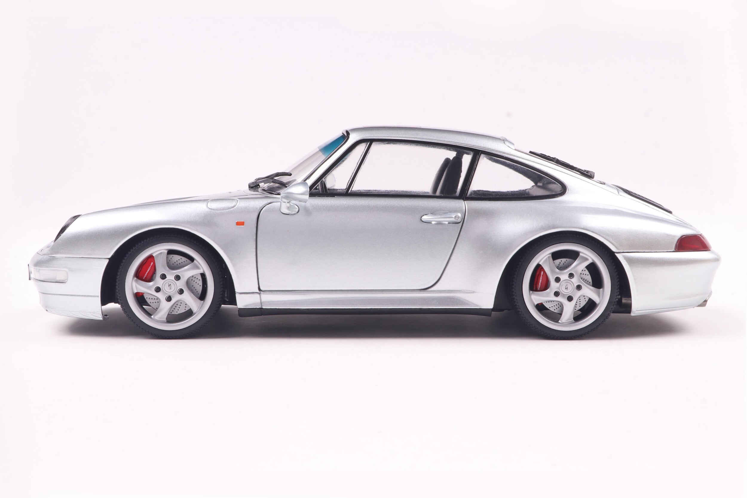 Solido 1:18 Diecast - 1996 Porsche 911 (993) 4S, Polar Silver - S1810103