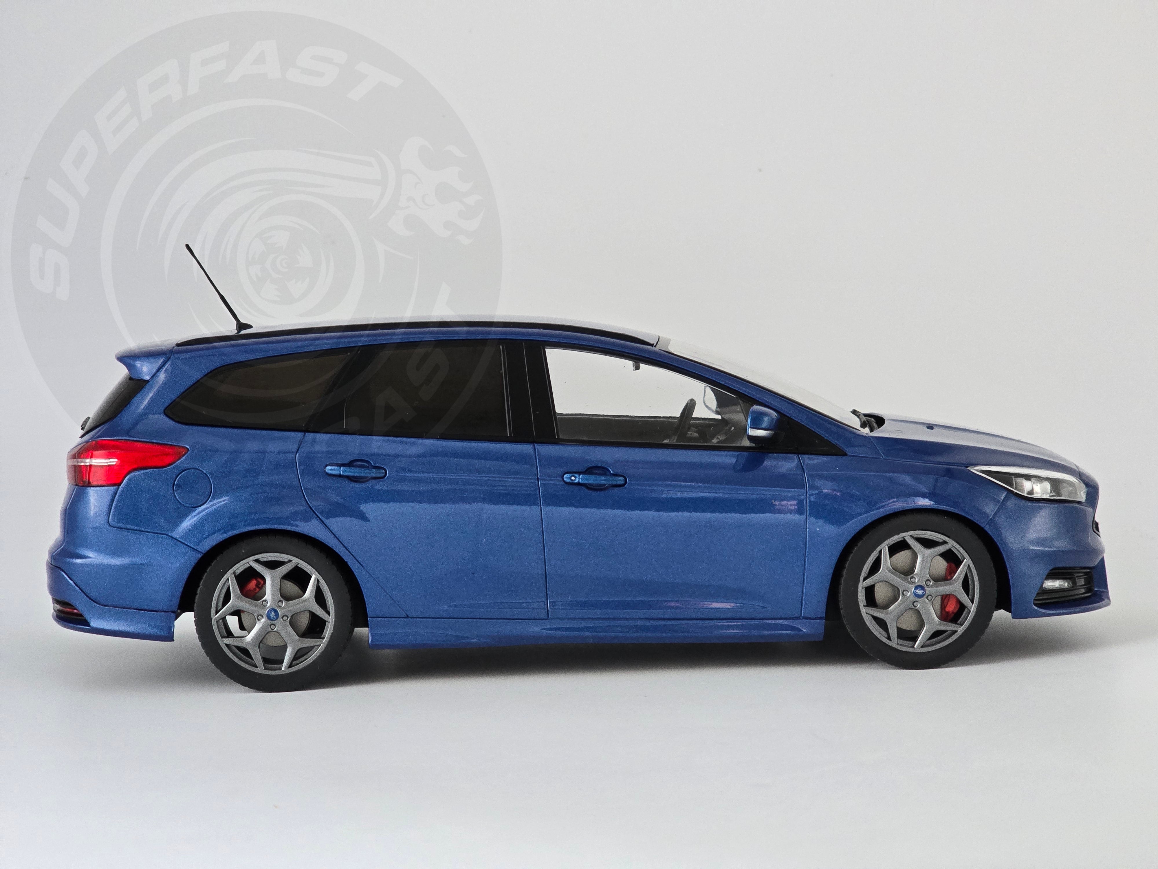 IXO 1:18 Scale Diecast - 2014 Ford Focus ST Estate (Turnier), Blue - MCG18465