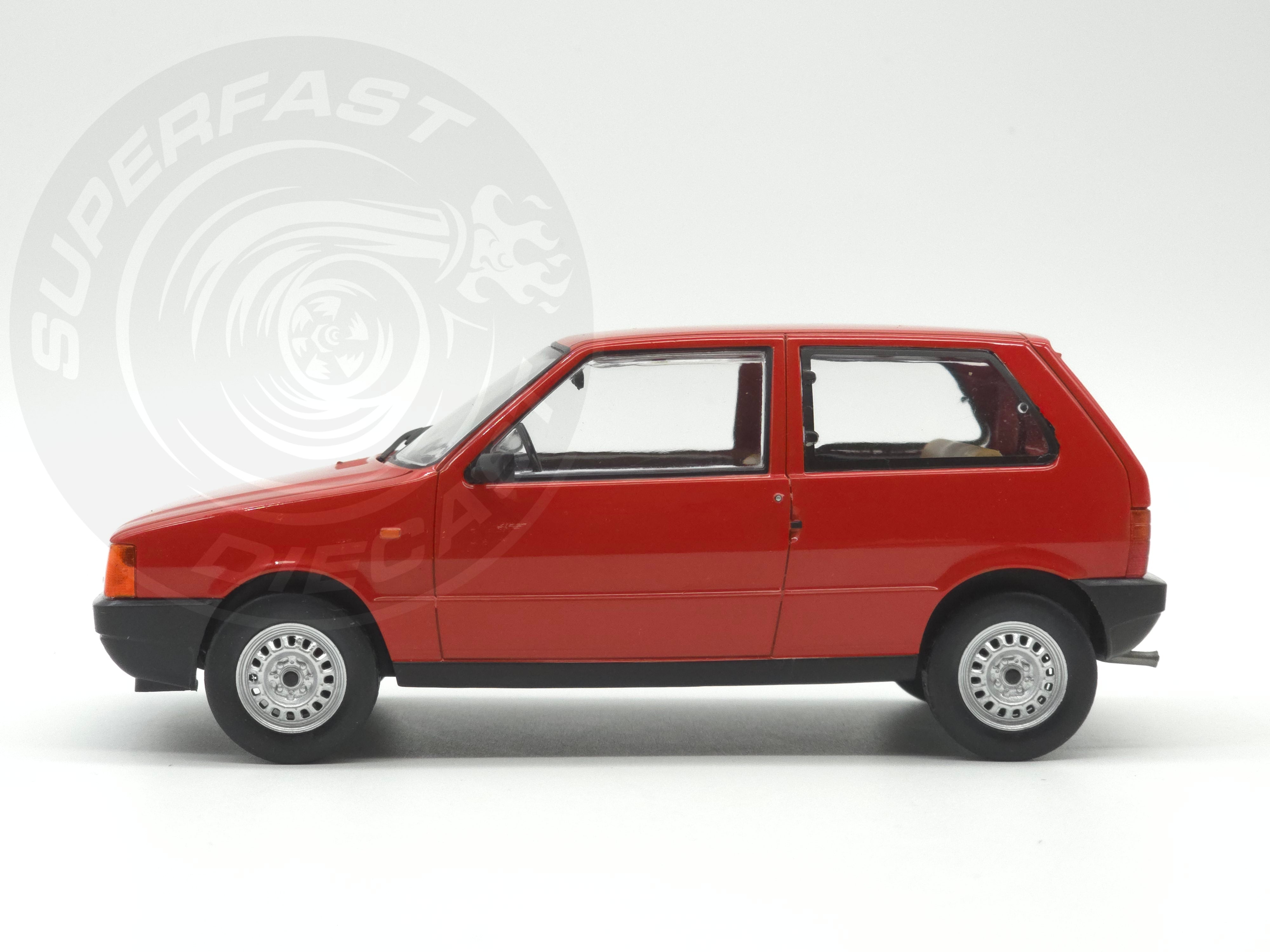 Whitebox 1:24 Scale Diecast - 1983 Fiat Uno 45 in Red - WB124257