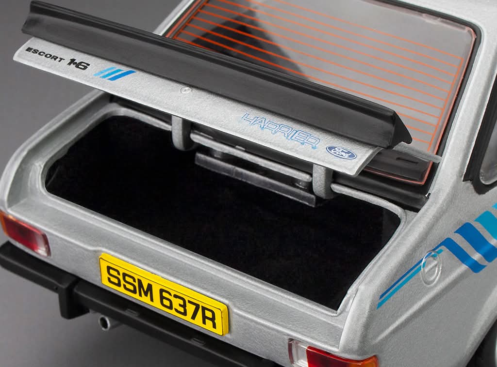 SUNSTAR 1:18 Scale Ford Escort Mk2 Harrier in Strato Silver (RHD) - 4637R