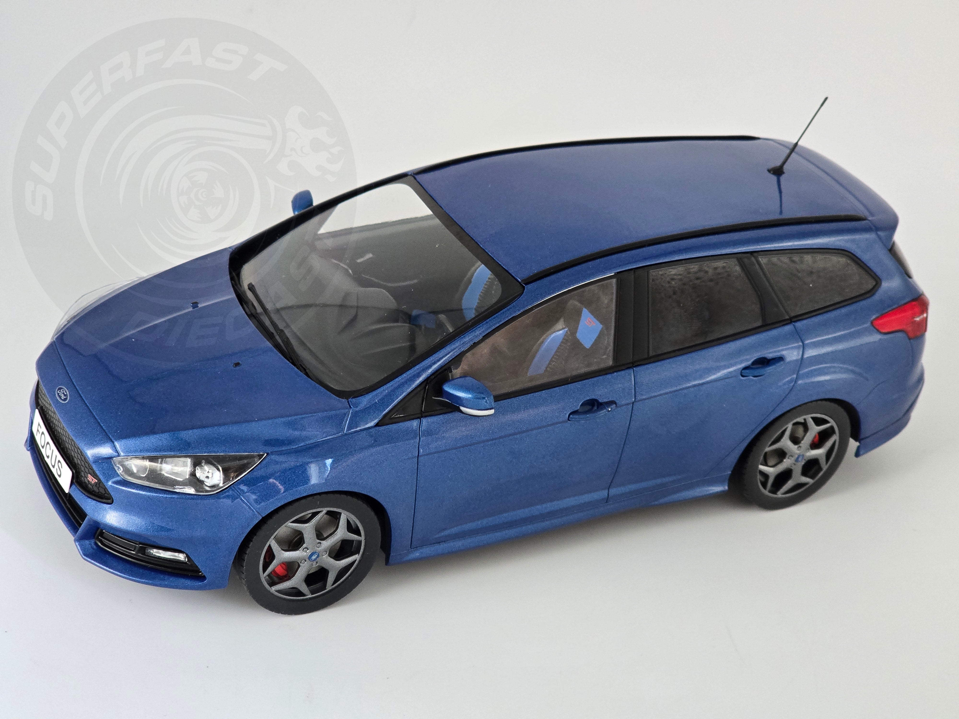 IXO 1:18 Scale Diecast - 2014 Ford Focus ST Estate (Turnier), Blue - MCG18465