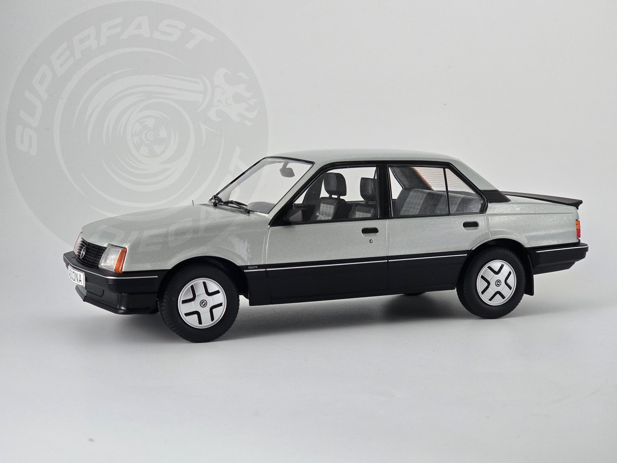 Modèle réduit Opel Ascona C Sr Argent 1/18 | Mcg