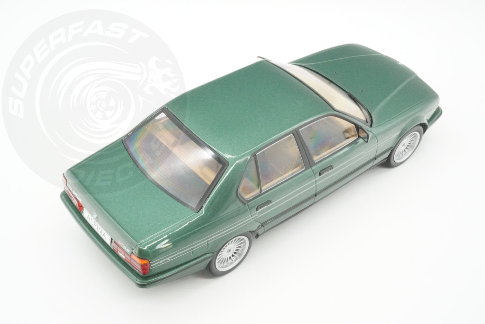 MCG 1:18 Scale Diecast Model Car - 1992 BMW Alpina B11 3,5, Green - MCG18233