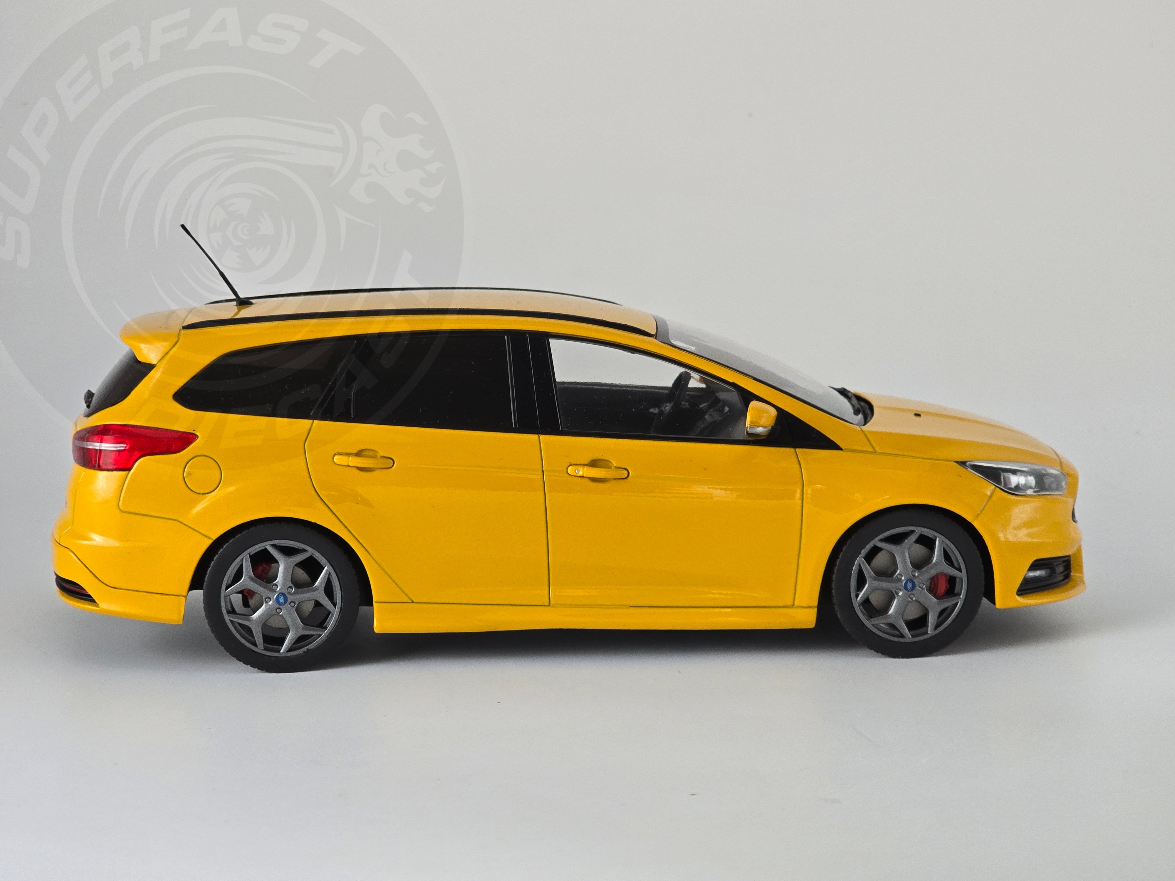 IXO 1:18 Scale Diecast - 2014 Ford Focus ST Estate (Turnier), Yellow - MCG18464