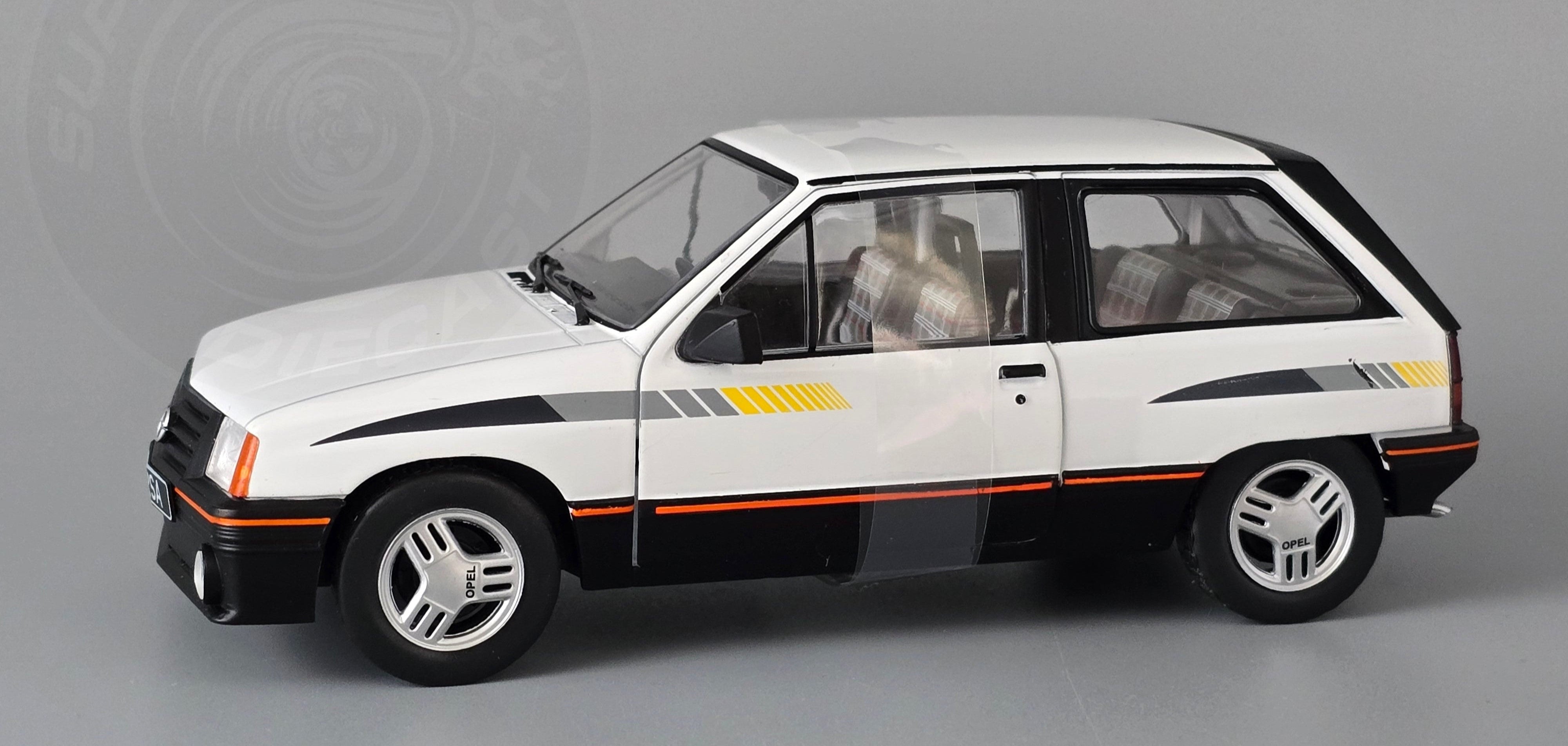 Whitebox 1:24 Scale Diecast Model Car - 1985 Opel Corsa SR (Vauxhall Nova), White