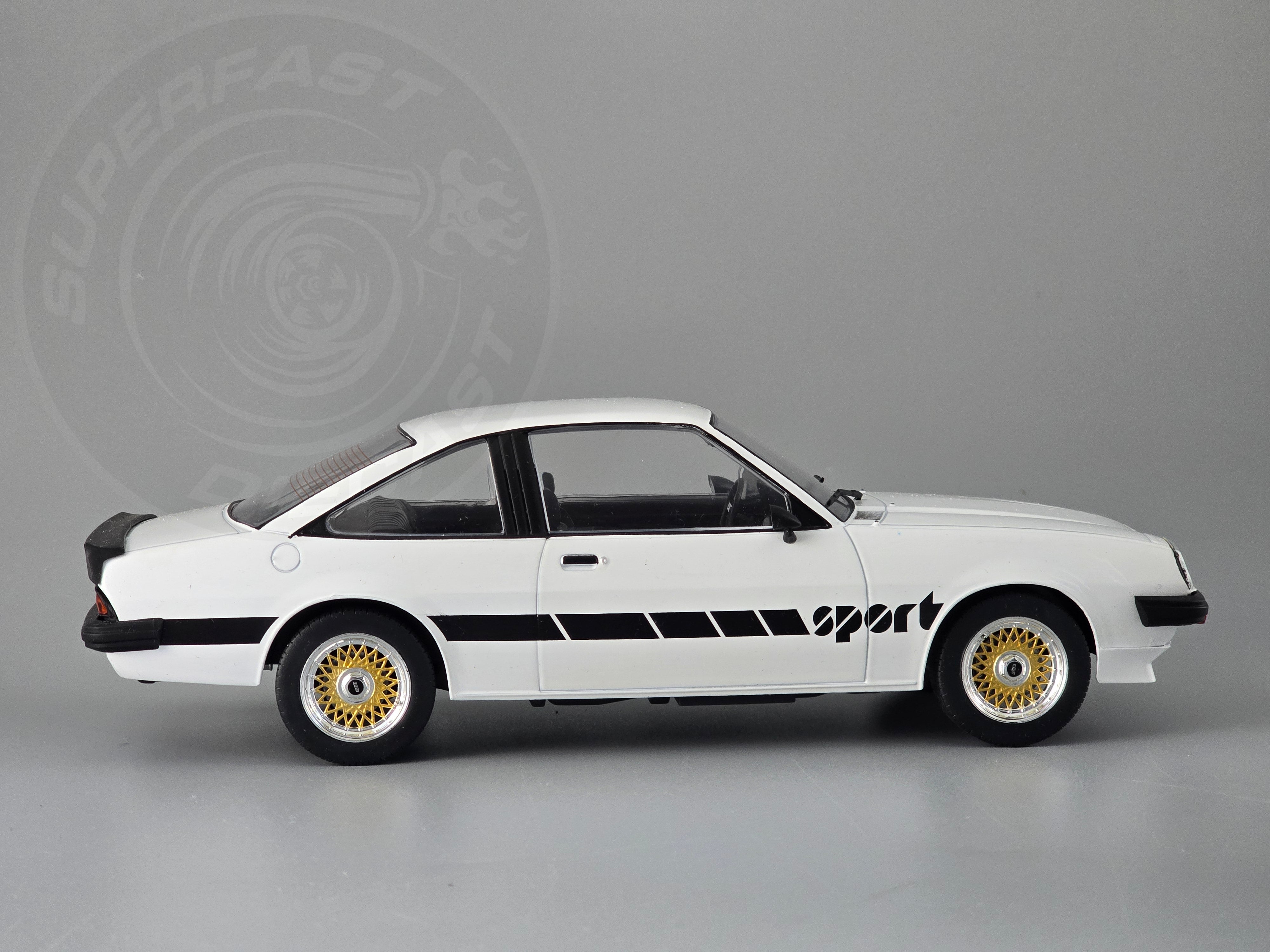MCG 1:18 Scale Diecast Model Car - Opel Manta B Sport in White - MCG18237