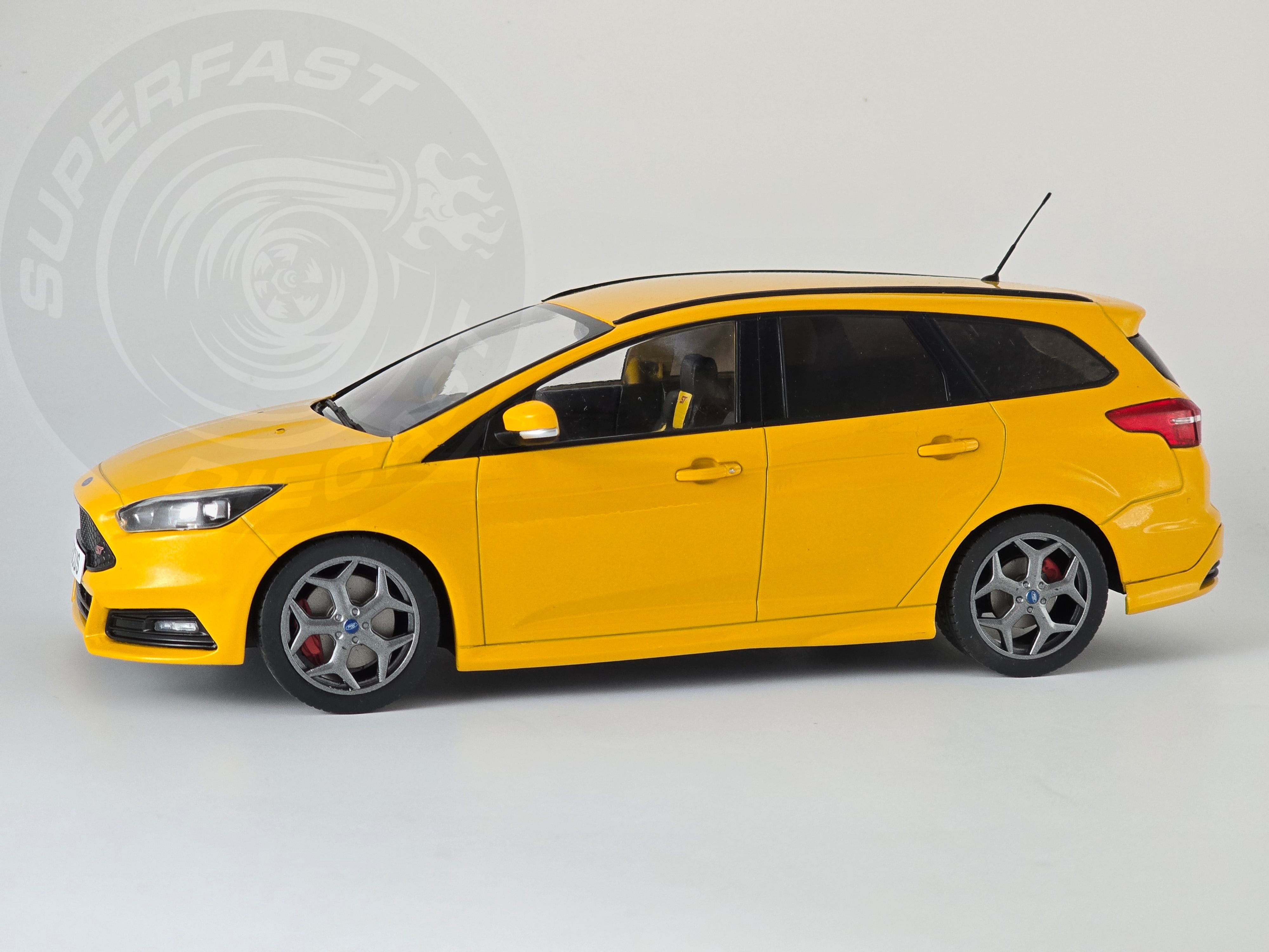 IXO 1:18 Scale Diecast - 2014 Ford Focus ST Estate (Turnier), Yellow - MCG18464