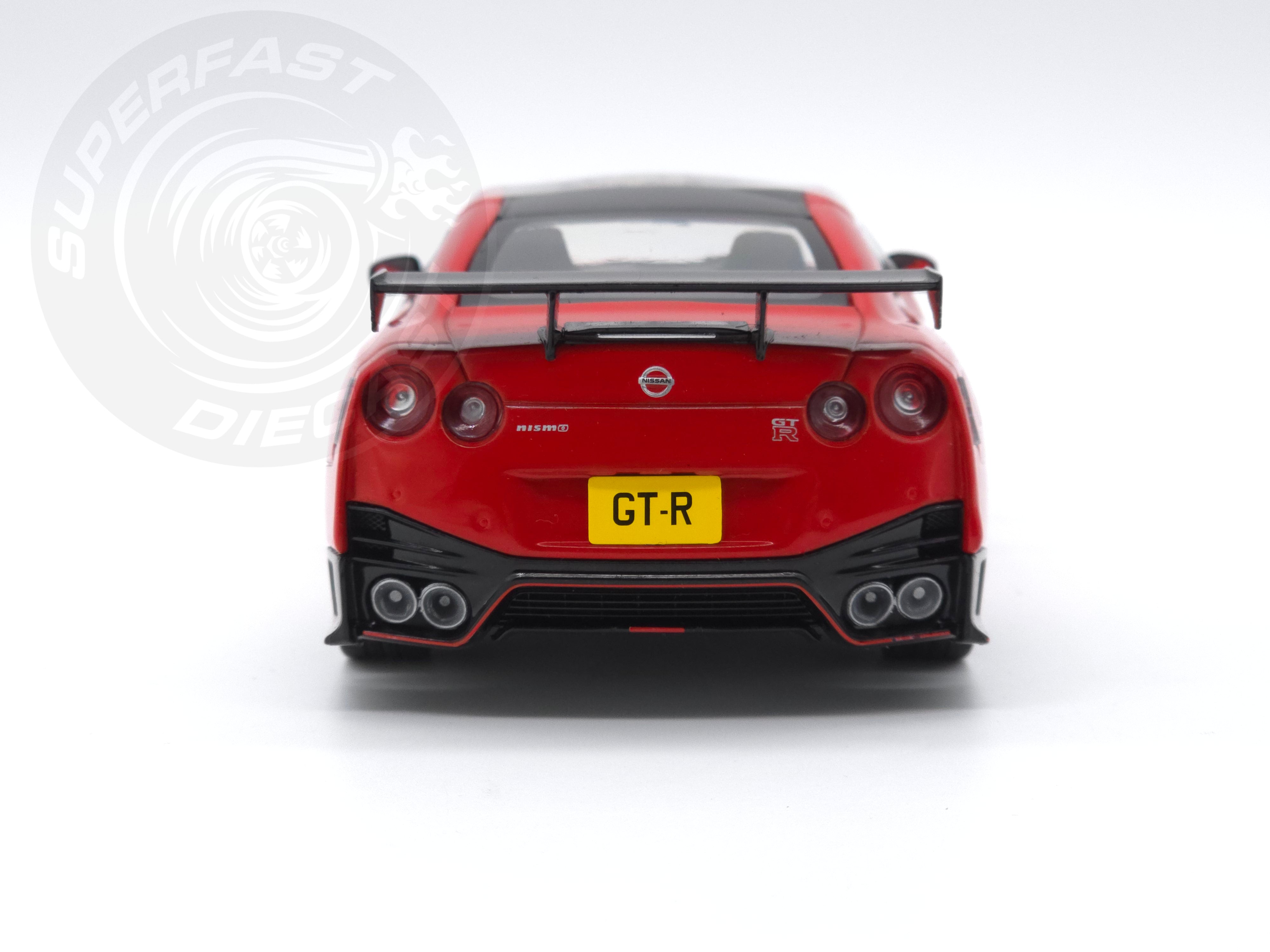 Whitebox 1:24 Scale Diecast Model Car - 2021 NISSAN GT-R Nismo in Red - WB124231