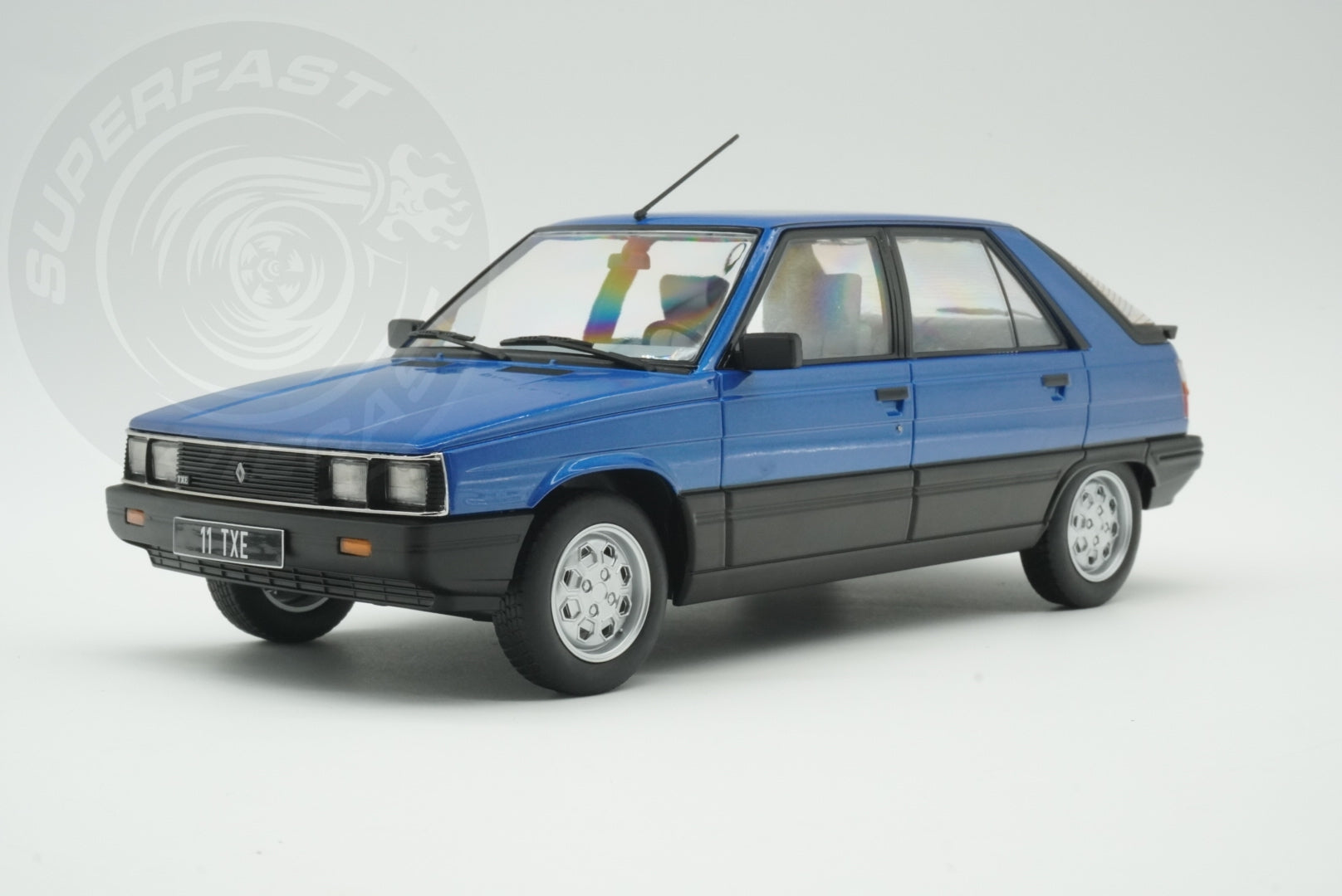 MCG 1:18 Diecast - 1985 Renault 11 GTL, Blue - MCG18591