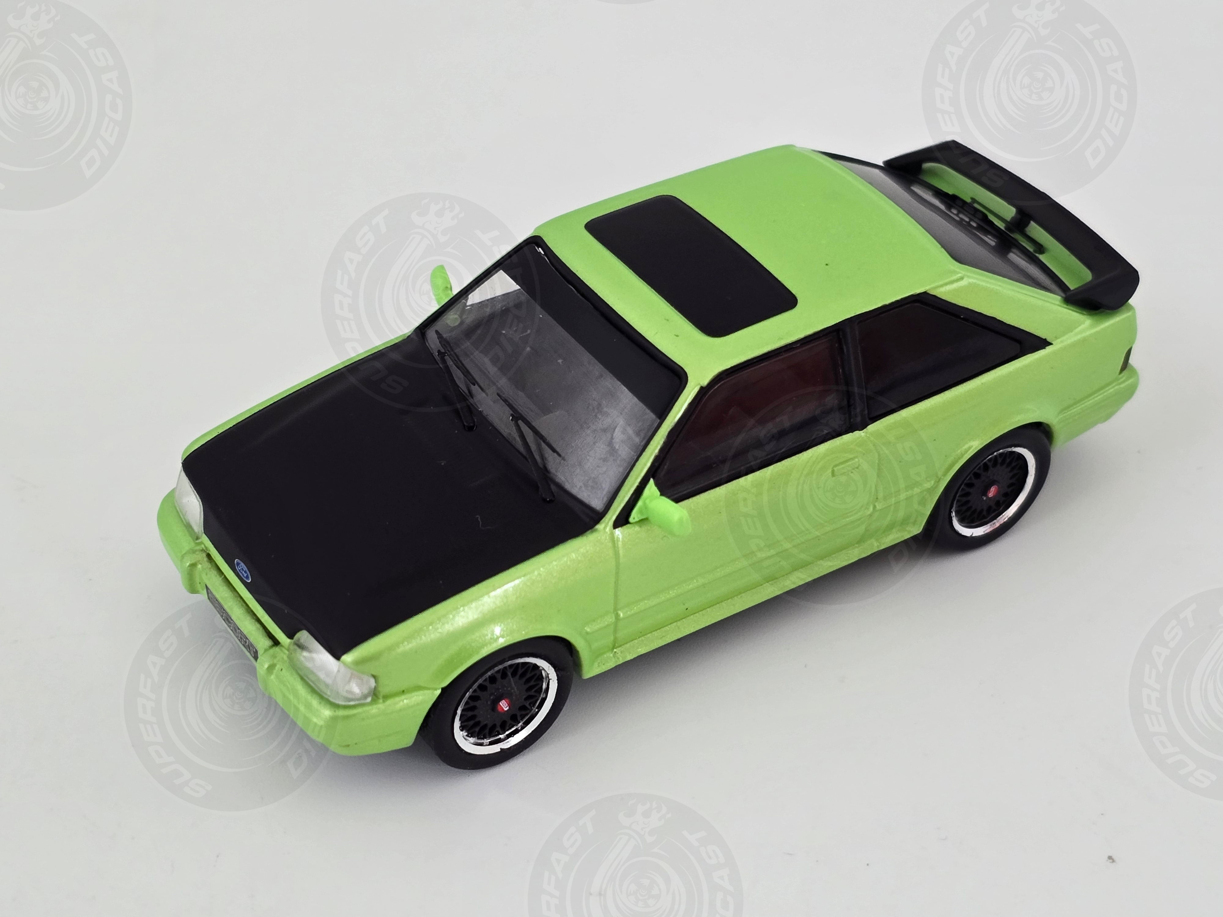 IXO 1:43 Scale Diecast Model Car - 1990 Ford Escort Mk3 XR3, Green/Black - IXOCLC584N.22