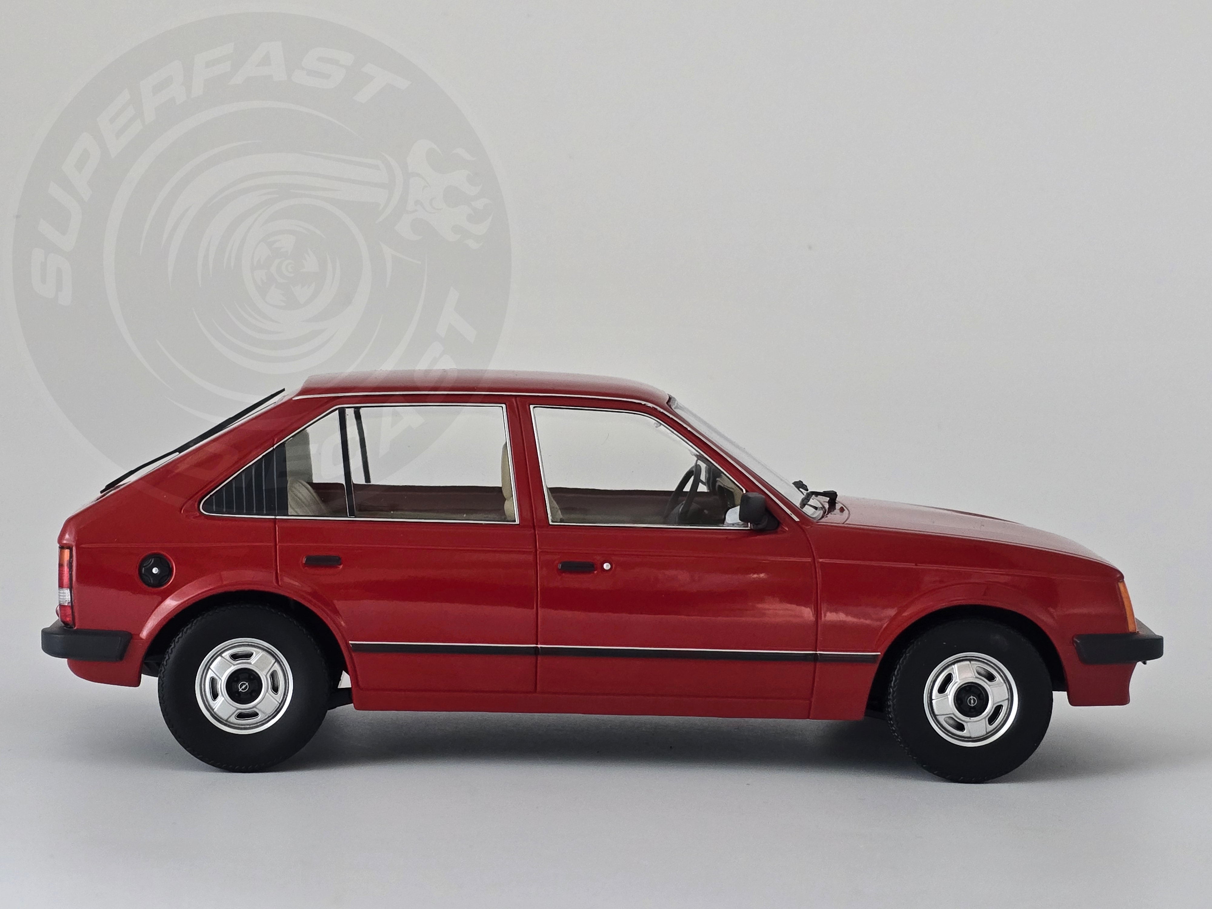 Triple 9 - 1:18 Scale Diecast - 1984 Opel Kadett D 5 Door, Red - T9-1800421