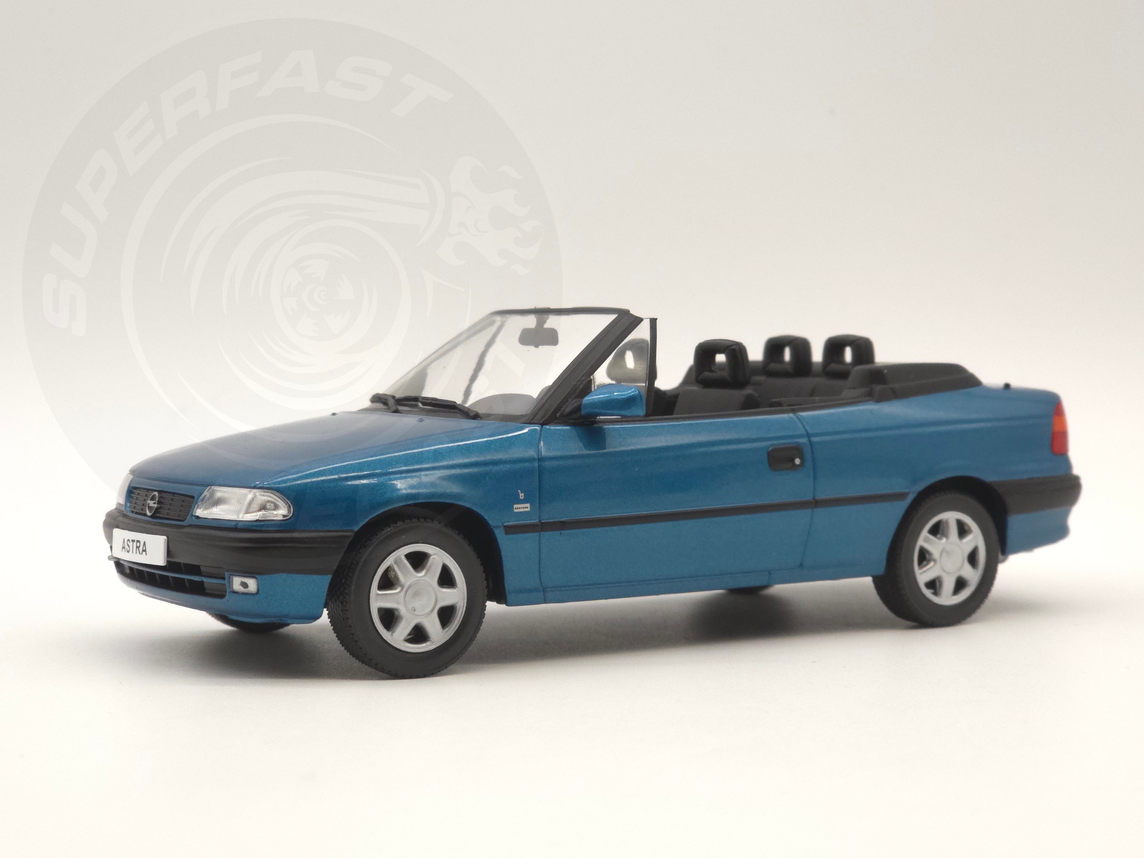 Whitebox 1:24 Scale Diecast - Opel Astra F Cabrio (Vauxhall Astra) in Blue - WB124234