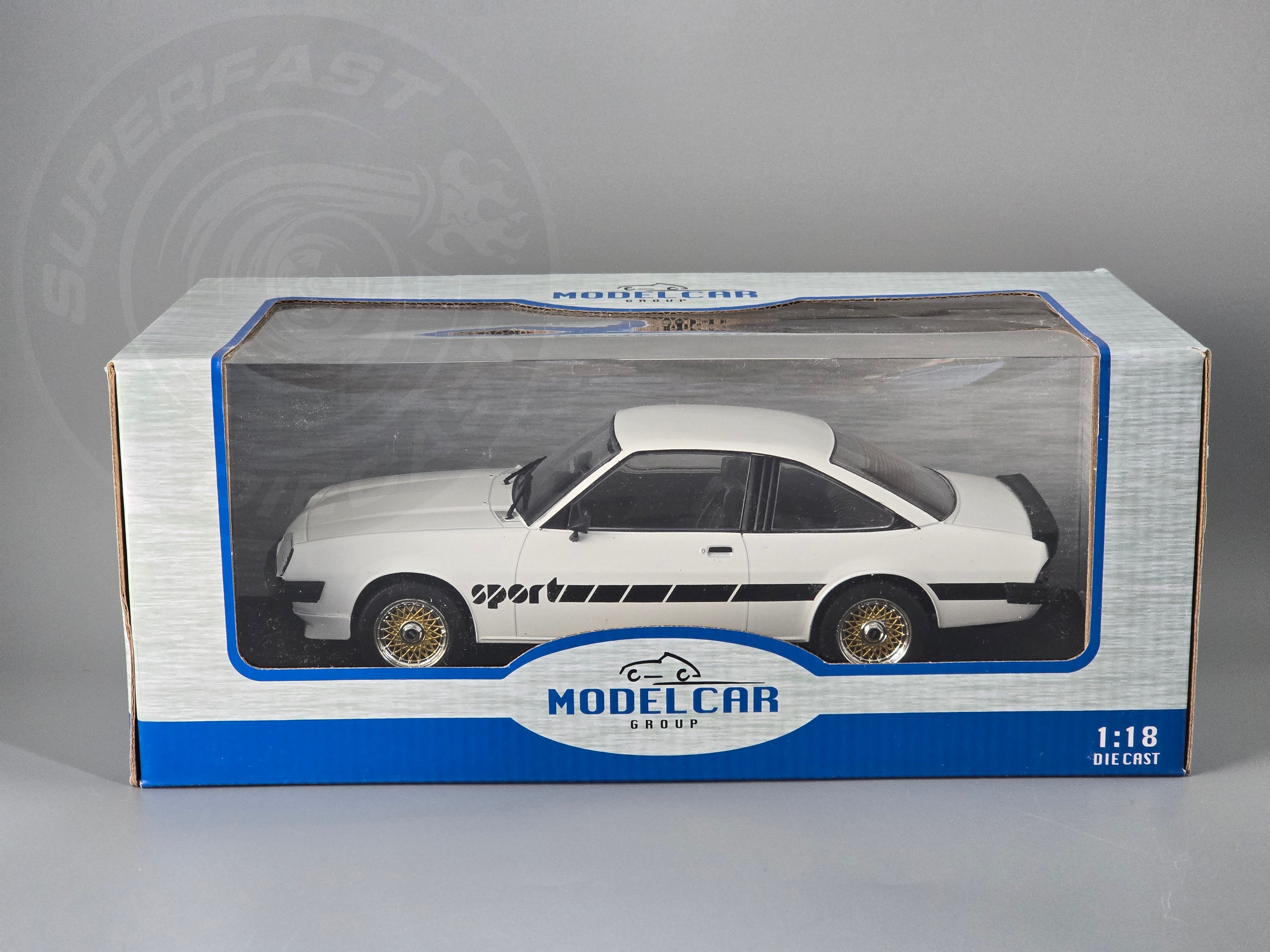 MCG 1:18 Scale Diecast Model Car - Opel Manta B Sport in White - MCG18237