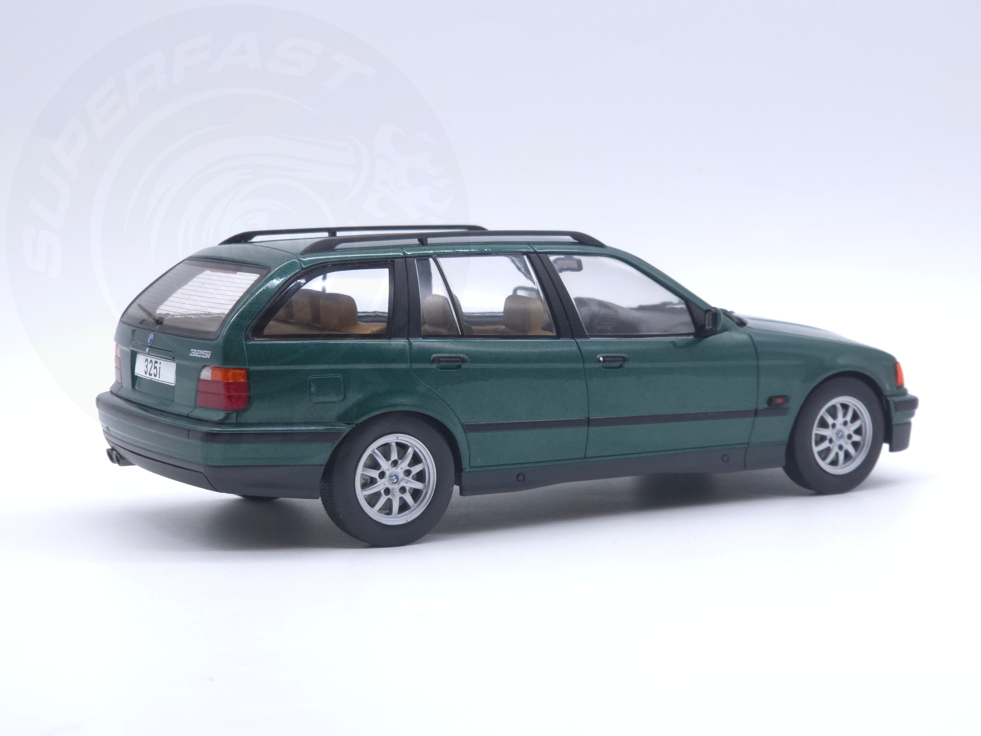 MCG 1:18 Scale Diecast Model, 1995 BMW 3 Series (E36) Touring, Green - MCG18366