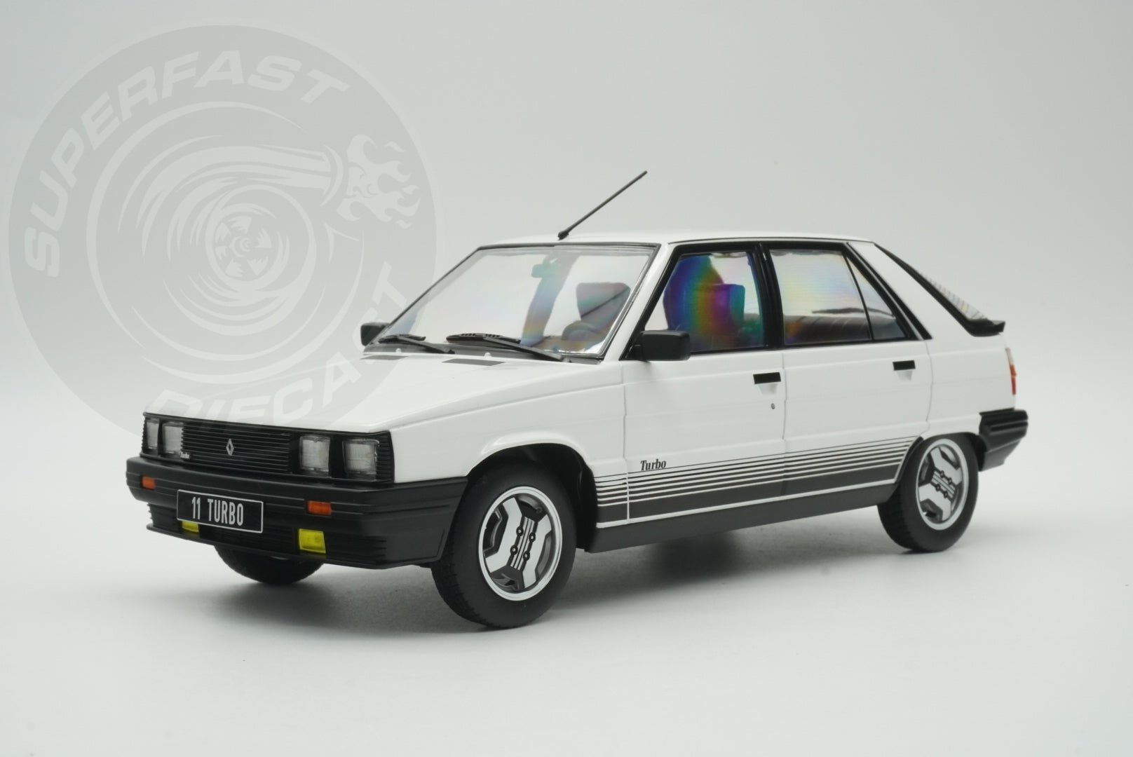 MCG 1:18 Diecast - 1985 Renault 11 GTL, White - MCG18589