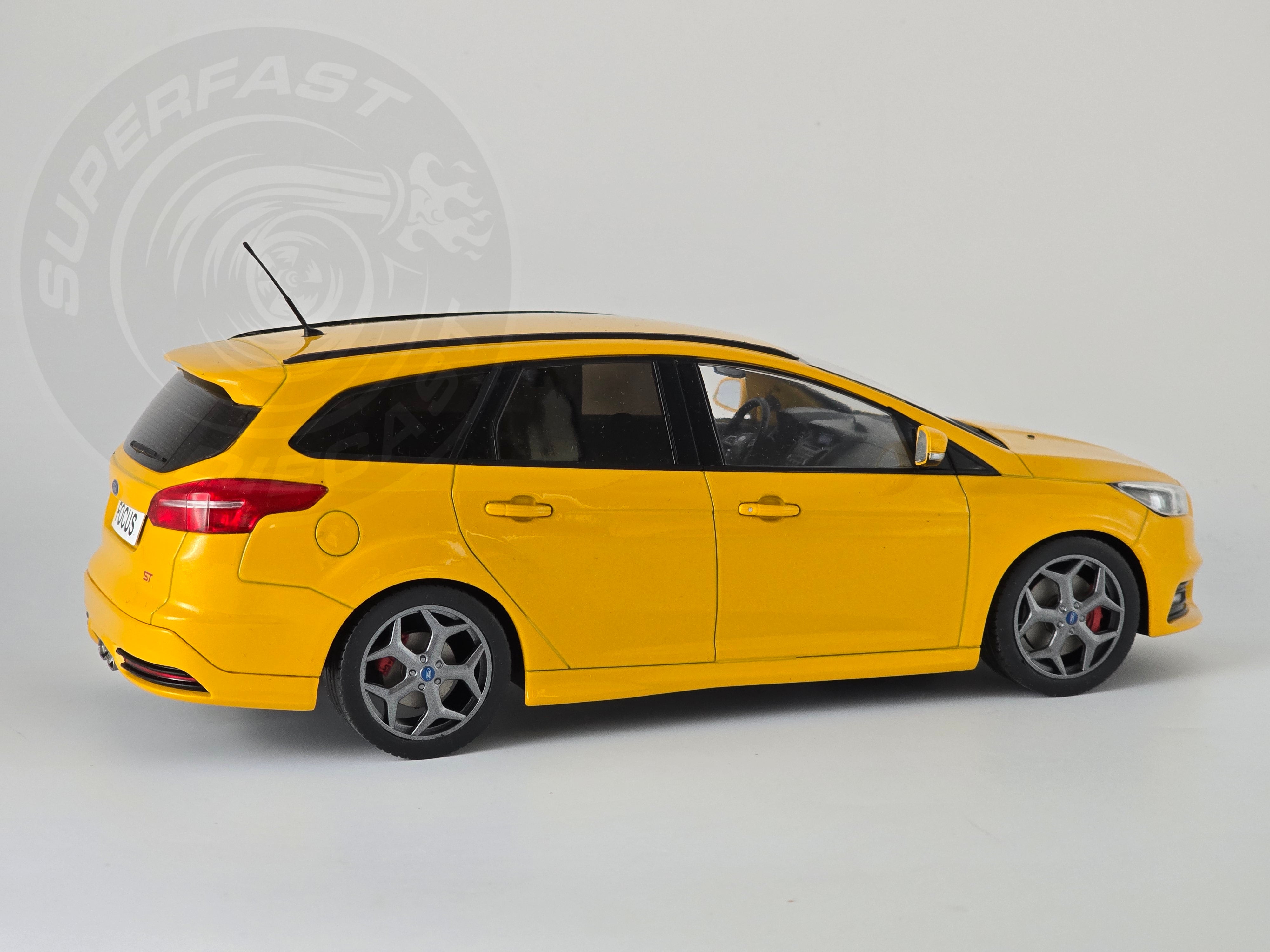 IXO 1:18 Scale Diecast - 2014 Ford Focus ST Estate (Turnier), Yellow - MCG18464