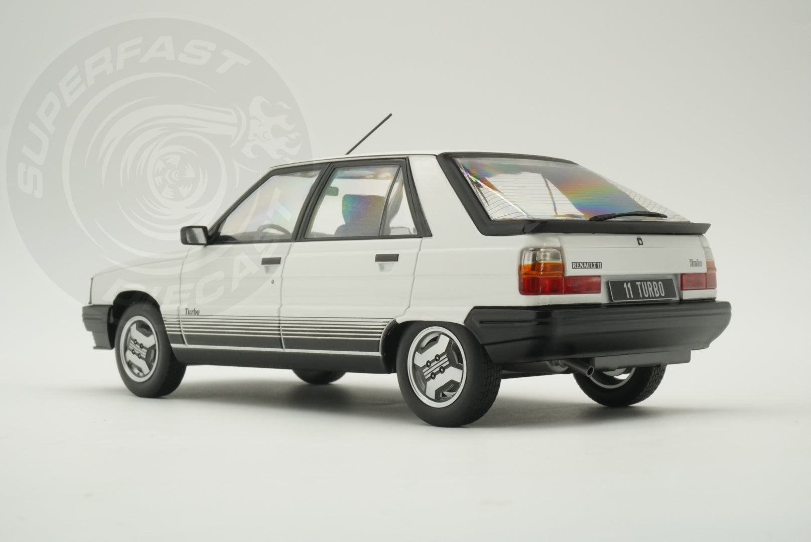 MCG 1:18 Diecast - 1985 Renault 11 GTL, White - MCG18589