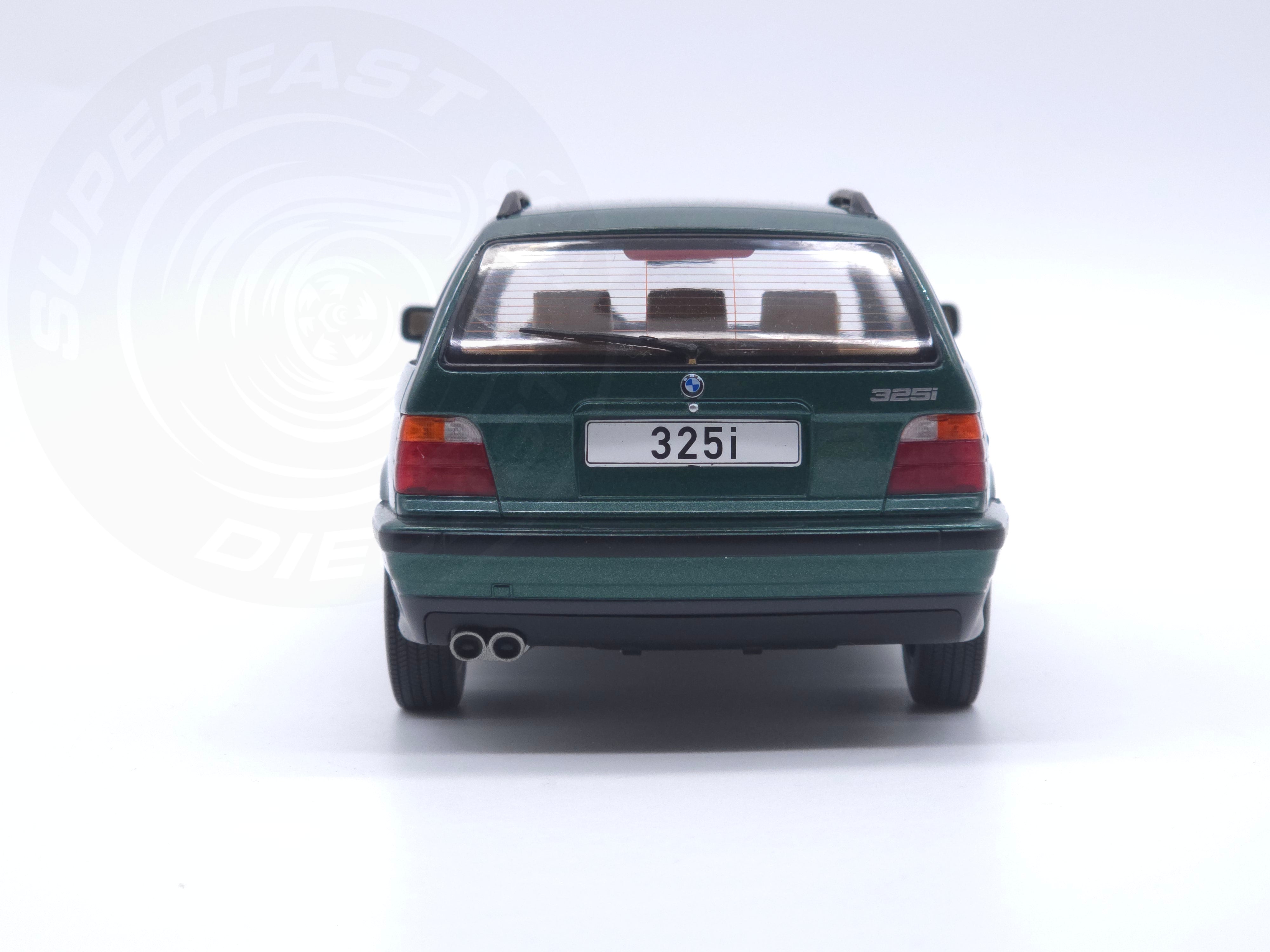 MCG 1:18 Scale Diecast Model, 1995 BMW 3 Series (E36) Touring, Green - MCG18366