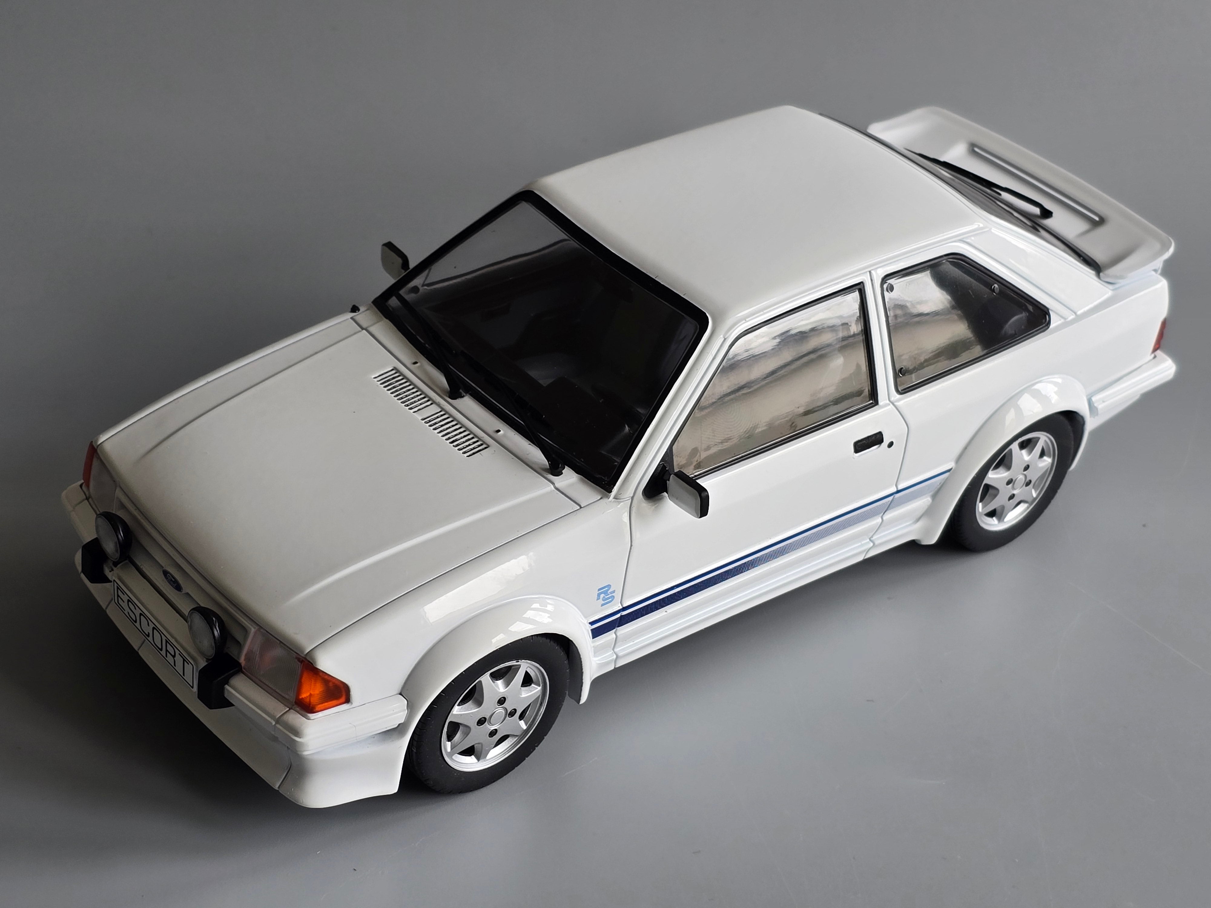 MCG 1:18 Scale Diecast Model Car - 1985 Ford Escort Mk3 RS Turbo (S1), White