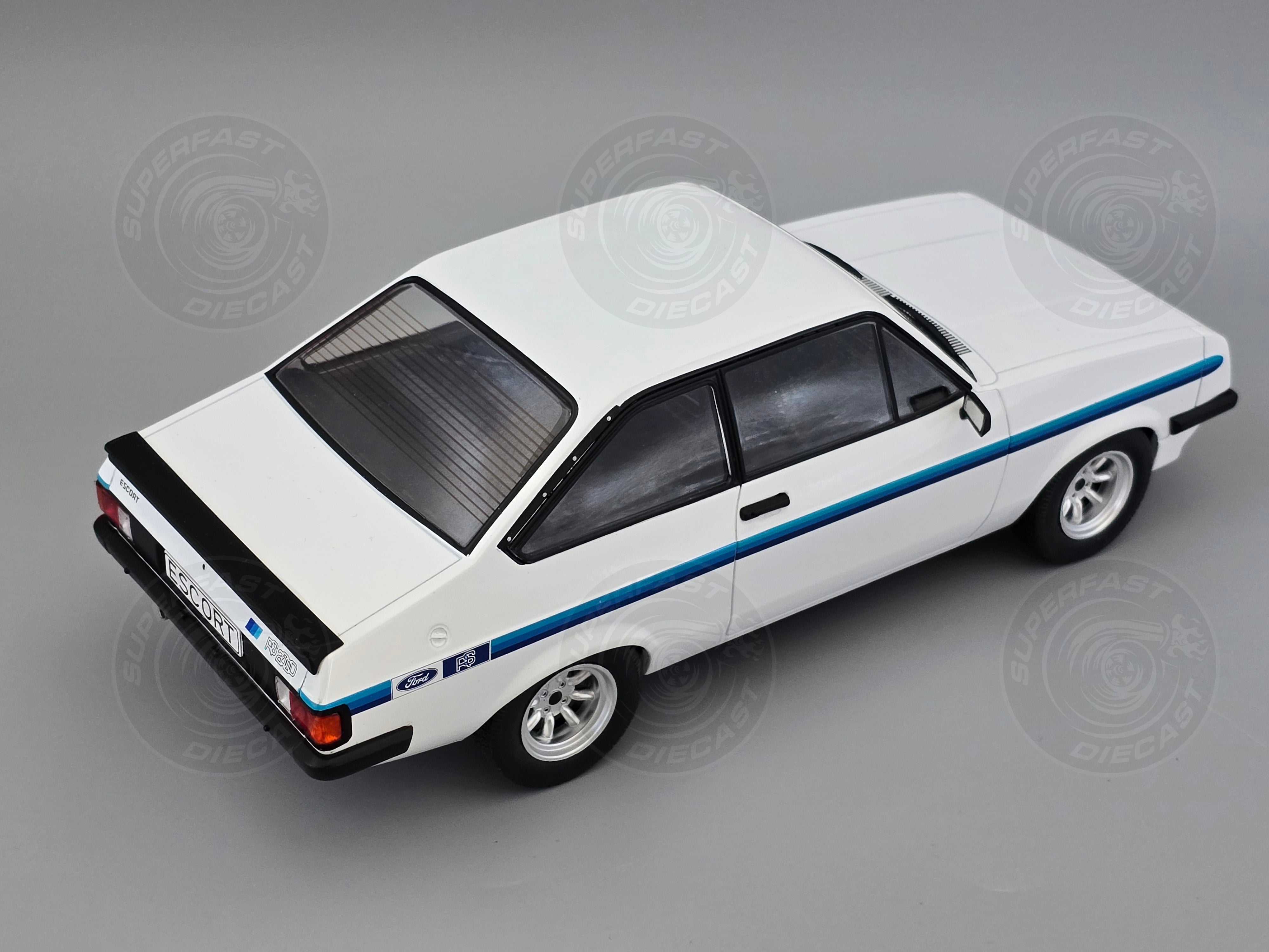 MCG 1:18 Scale Diecast - Ford Escort Mk2 RS 2000, White - MCG18439