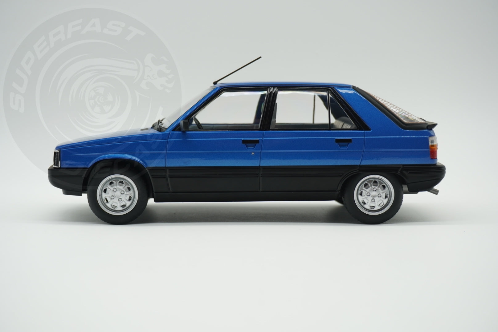 MCG 1:18 Diecast - 1985 Renault 11 GTL, Blue - MCG18591