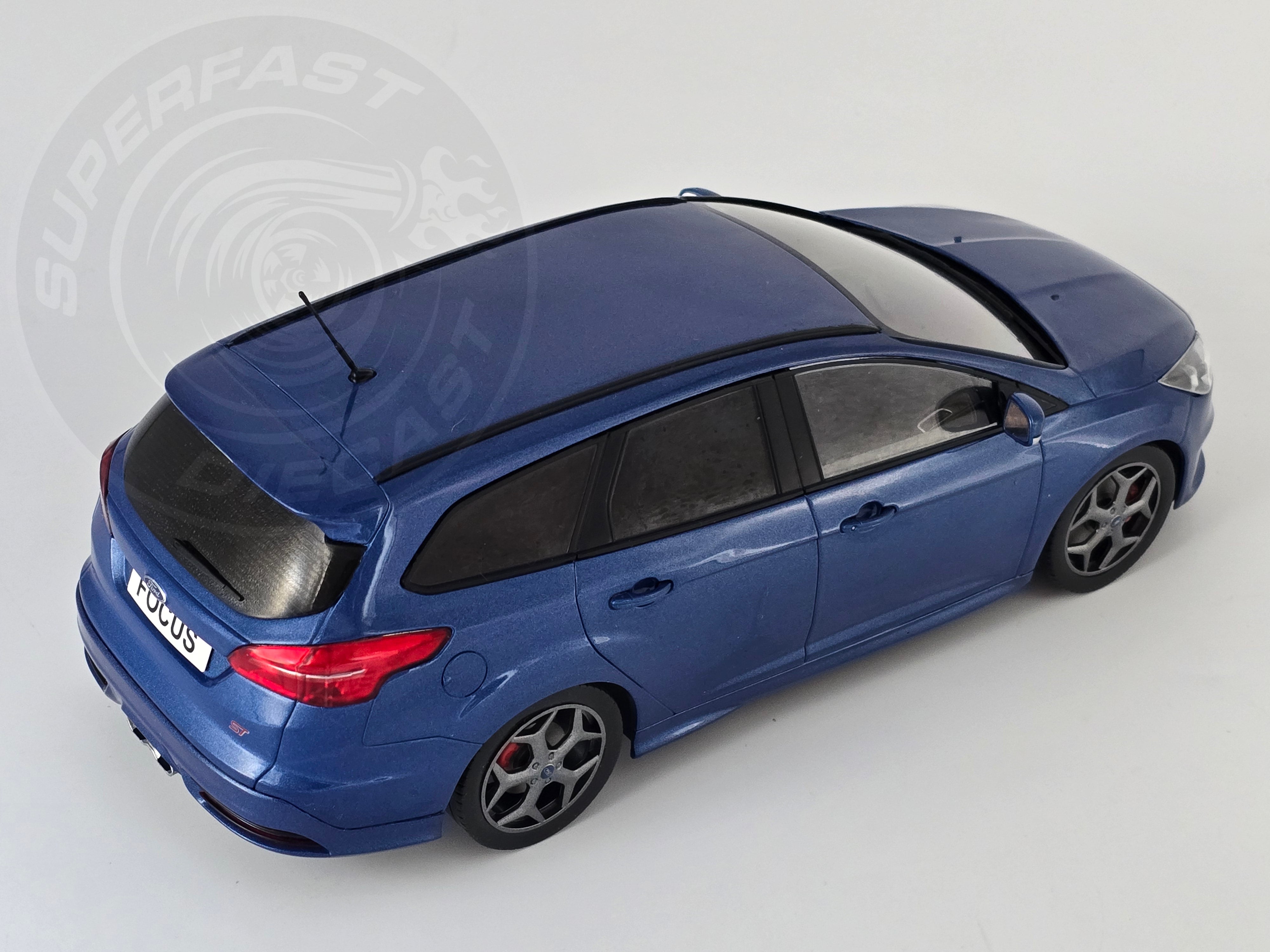 IXO 1:18 Scale Diecast - 2014 Ford Focus ST Estate (Turnier), Blue - MCG18465