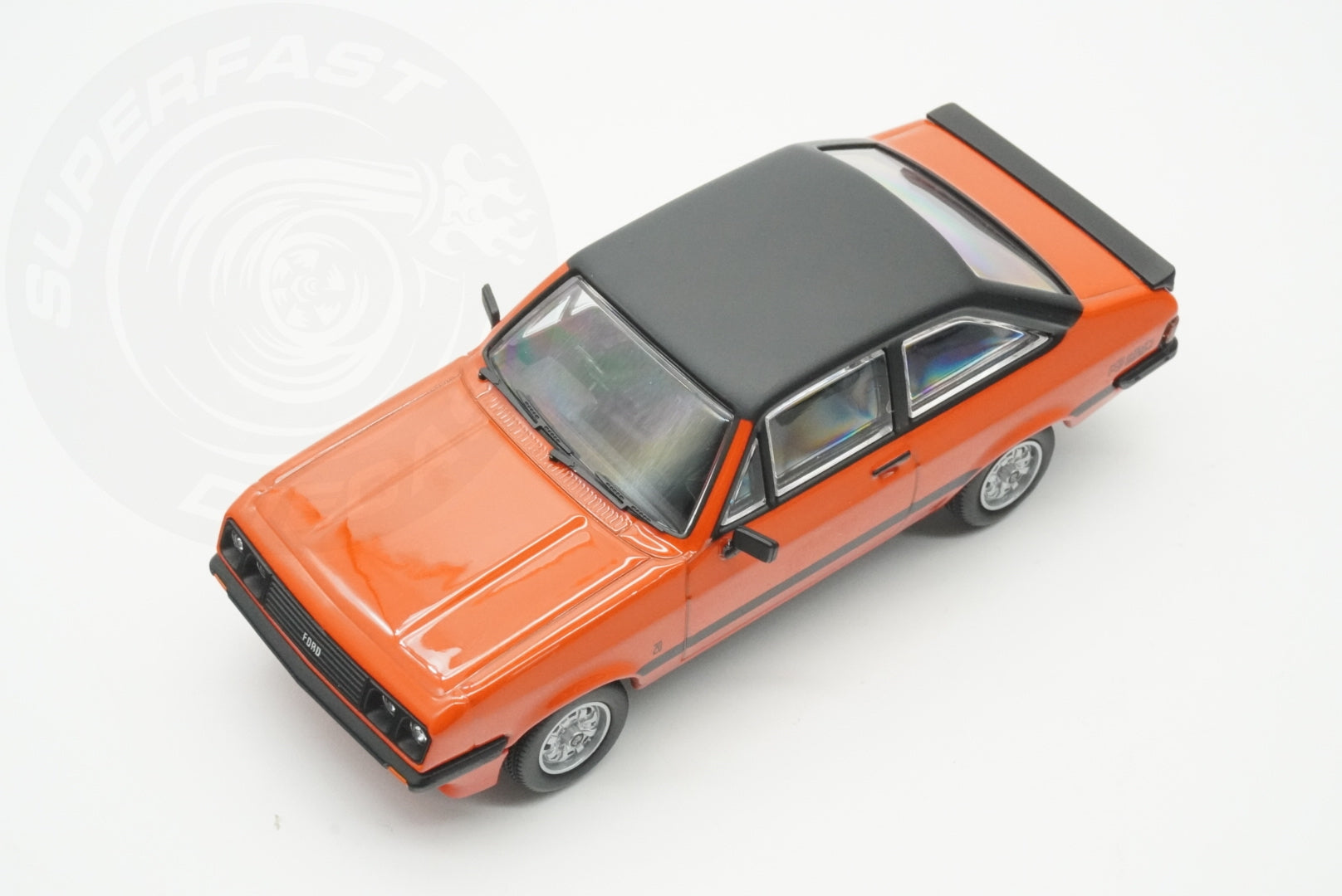 CORGI VANGUARDS 1:43 - 1976 Ford Escort Mk2 RS2000, Carnival Red - VA14910