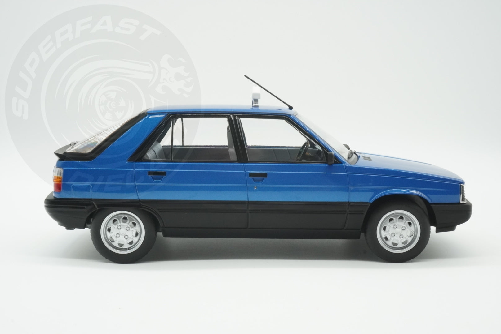 MCG 1:18 Diecast - 1985 Renault 11 GTL Taxi, James Bond 007 - A View to a Kill, Blue - MCG18833